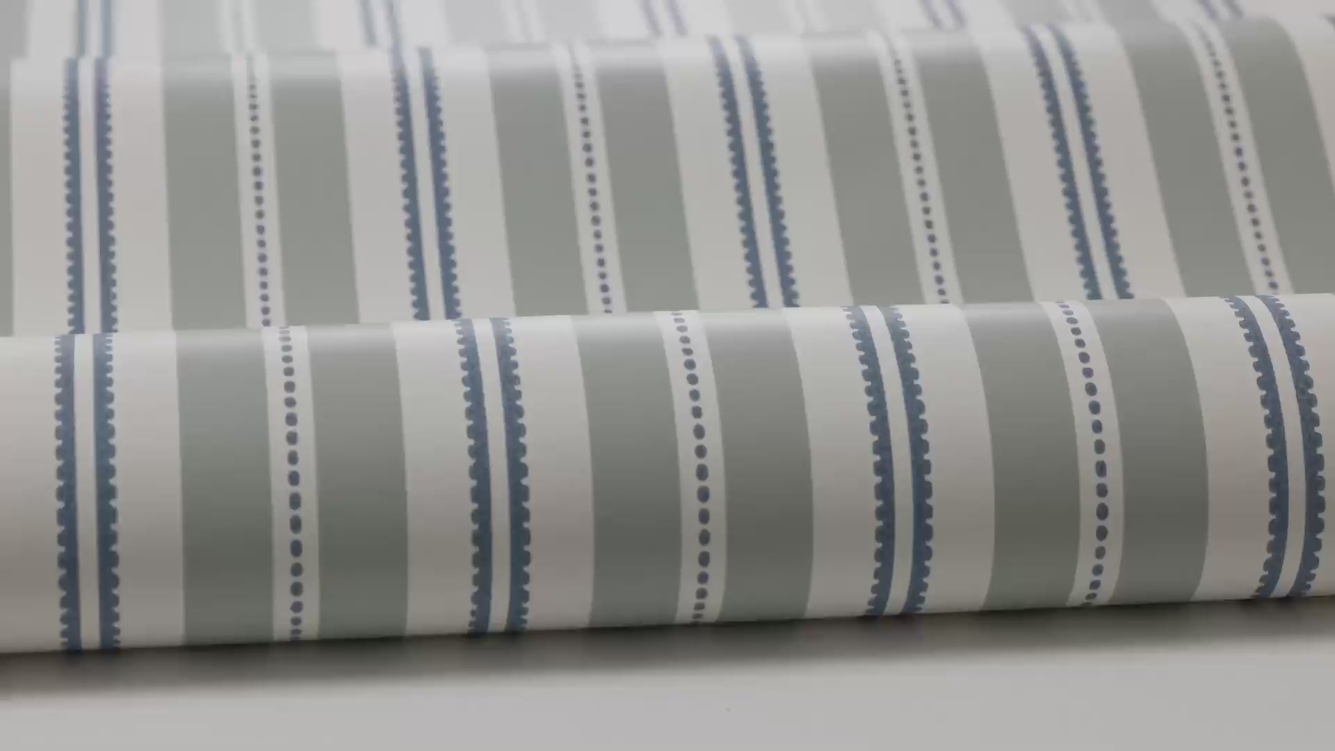 Tapeta s pruhy HEDDA šedá s bílou