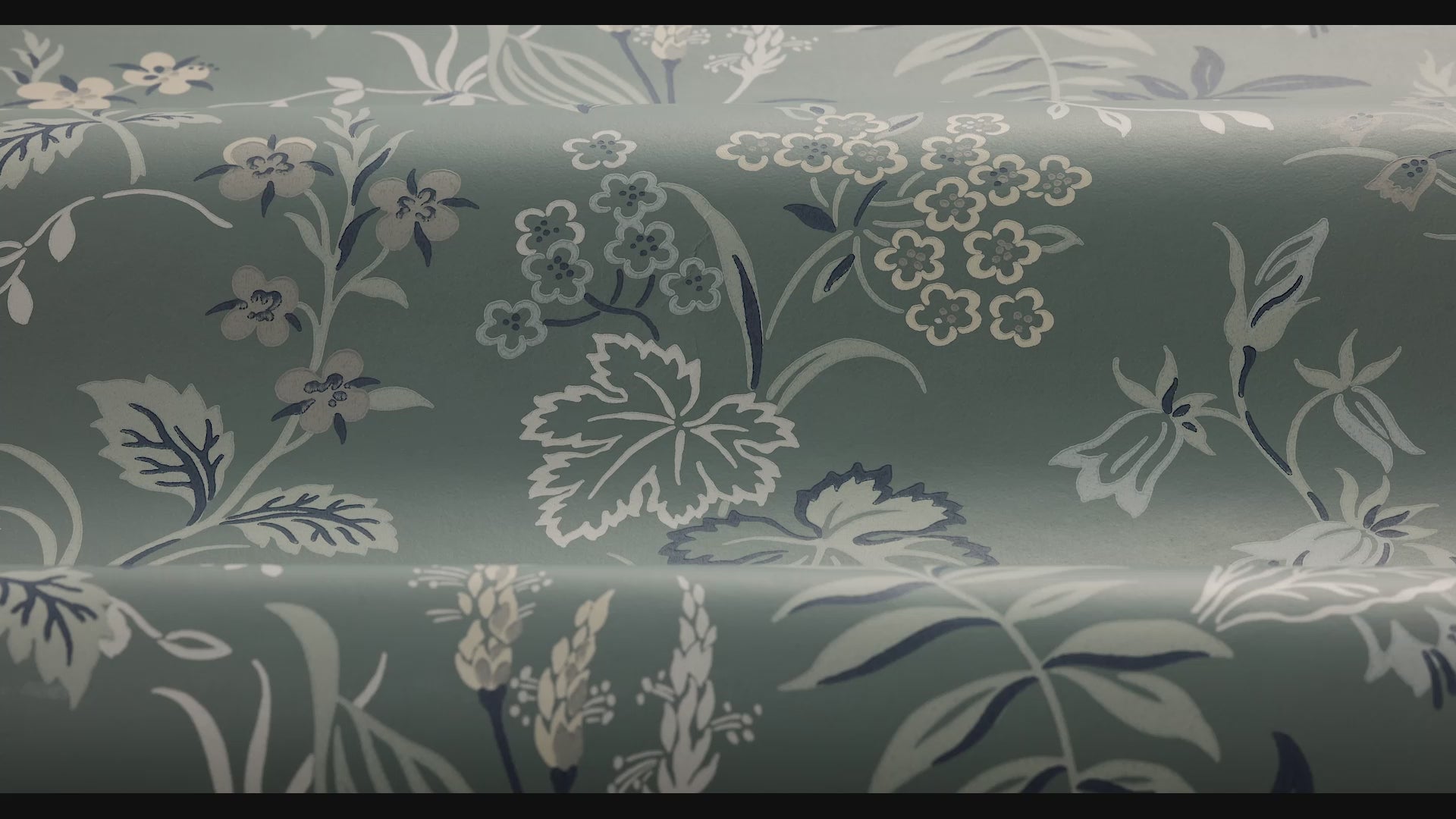 Tapeta s rostlinným motivem FOLKLORE, tlumená zelená