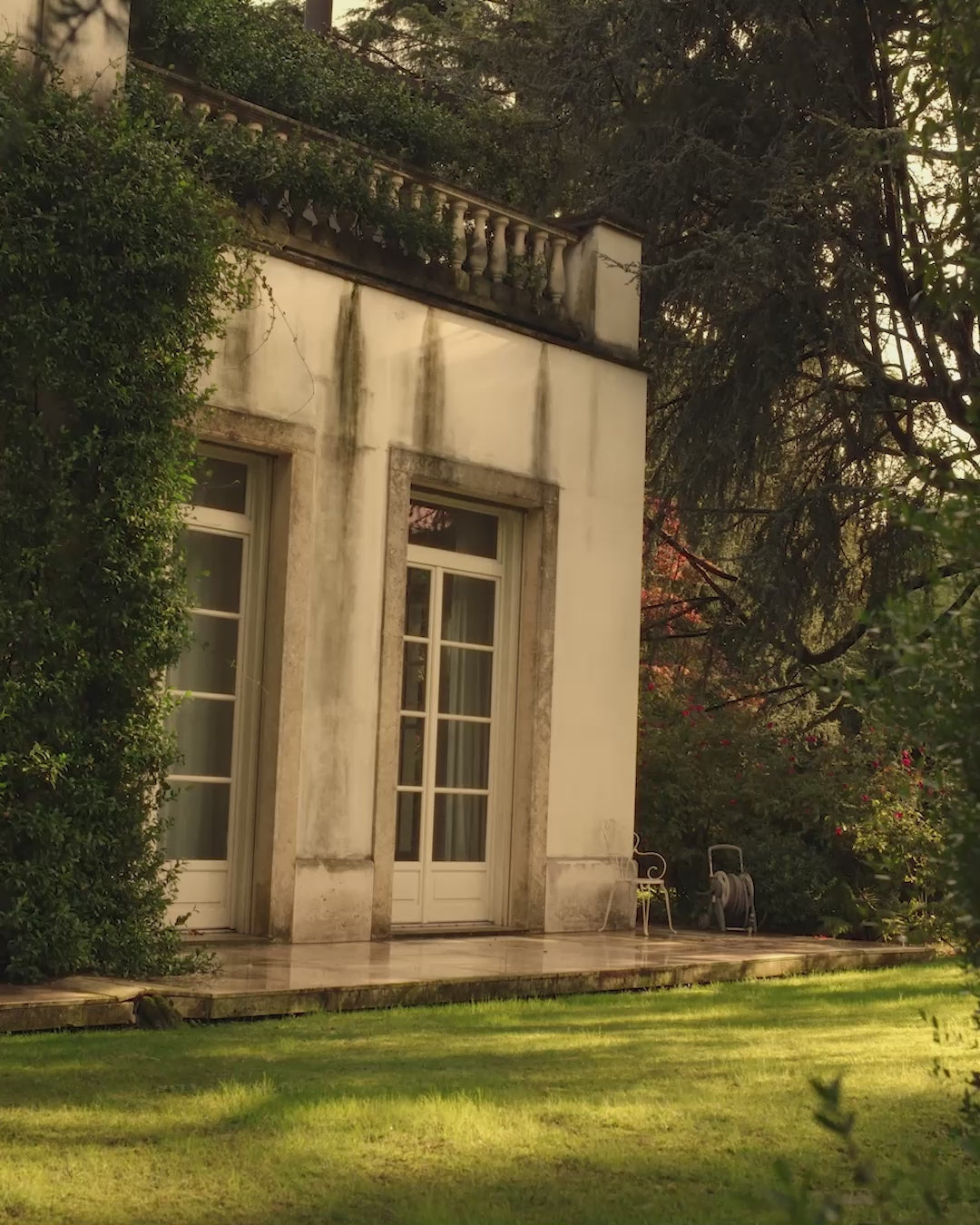 DAUMILLER chair made of pine wood with a woven seat
