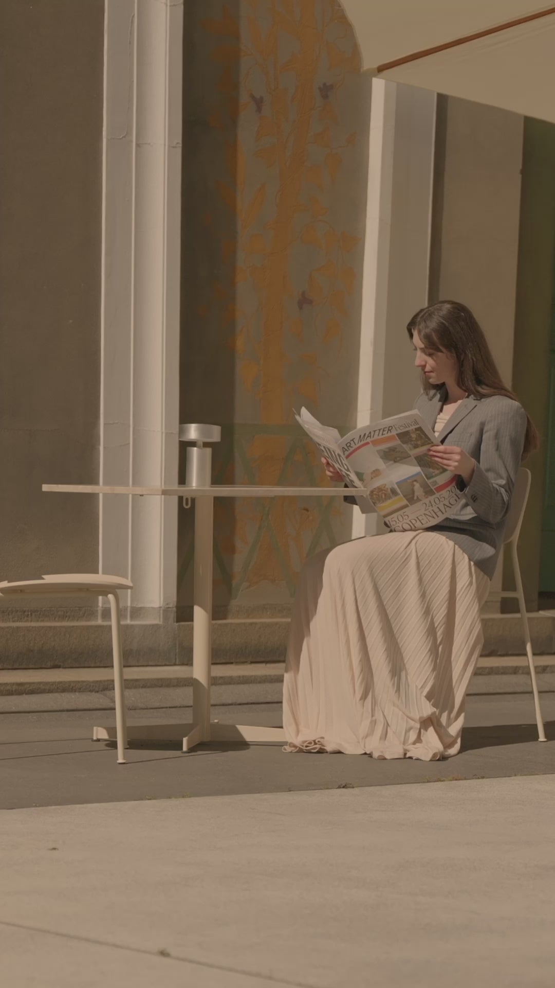 Stół okrągły kawiarniany NOOK beżowy kamień z kremową podstawą