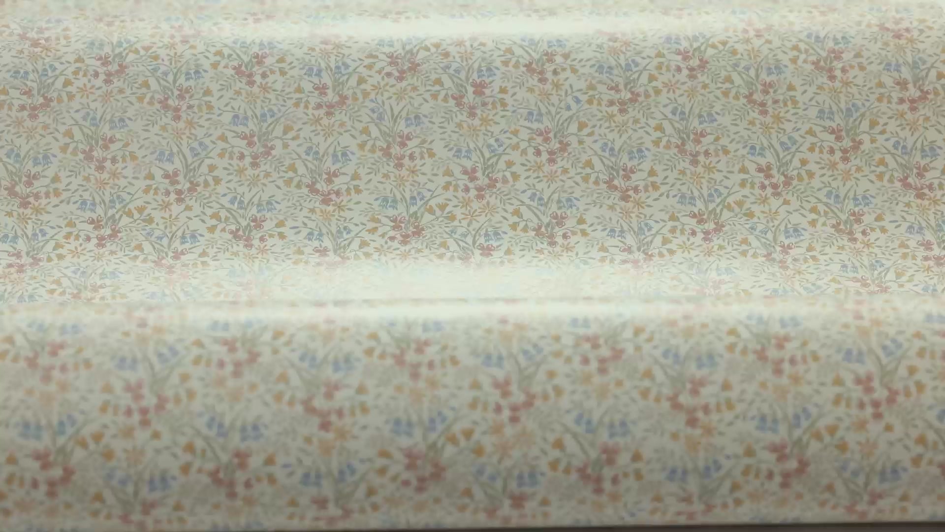 Tapeta s rostlinným motivem květin BELLA béžová