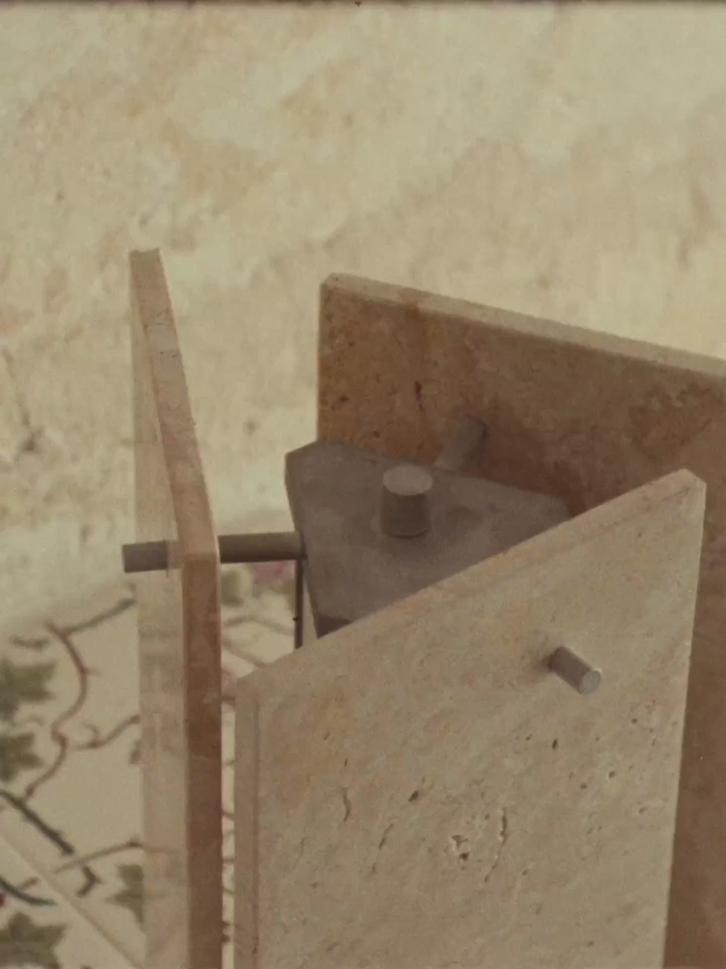 Stolní lampa OESTE travertin