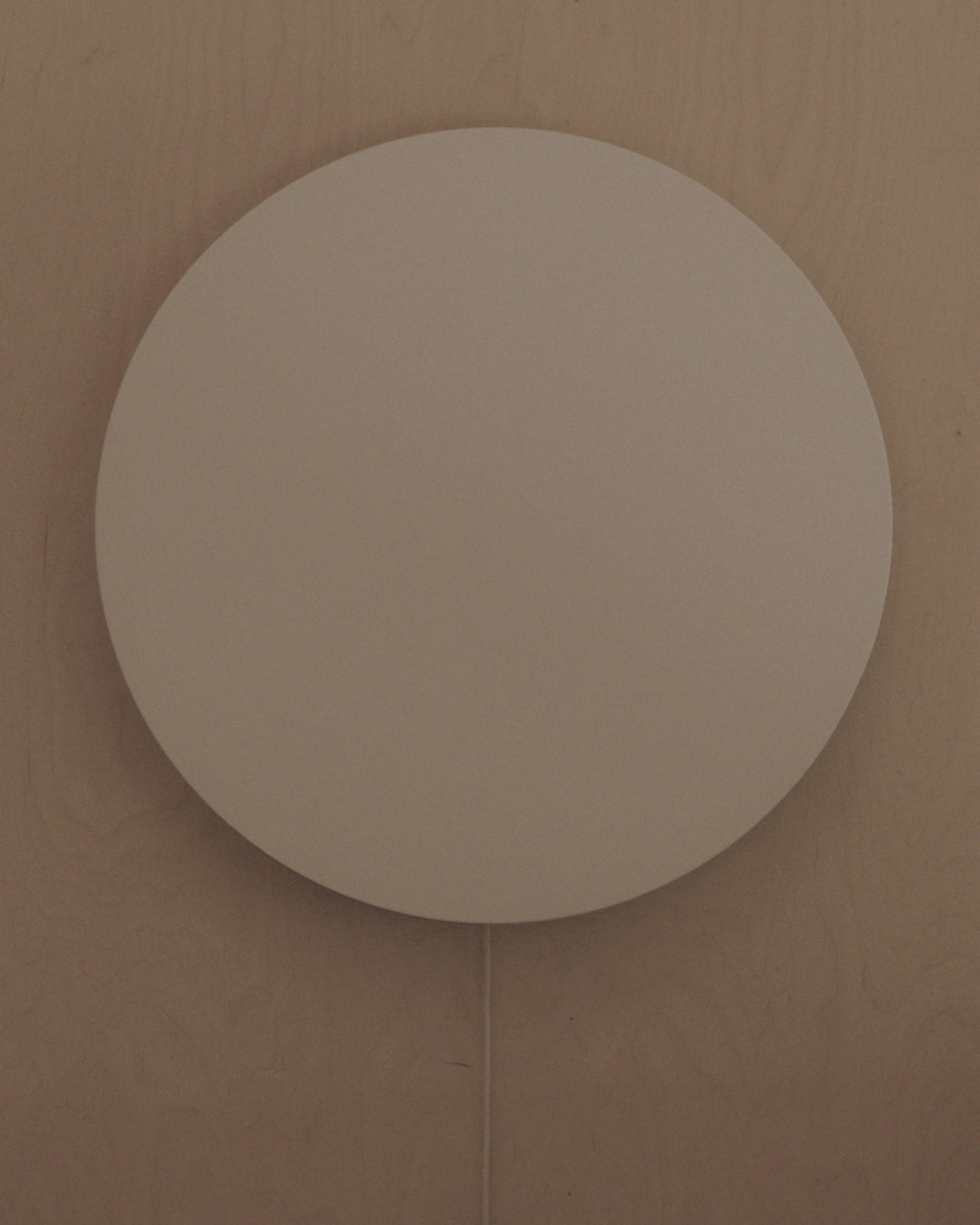 Lampa ścienna CALM biały z pomarańczową obwódką