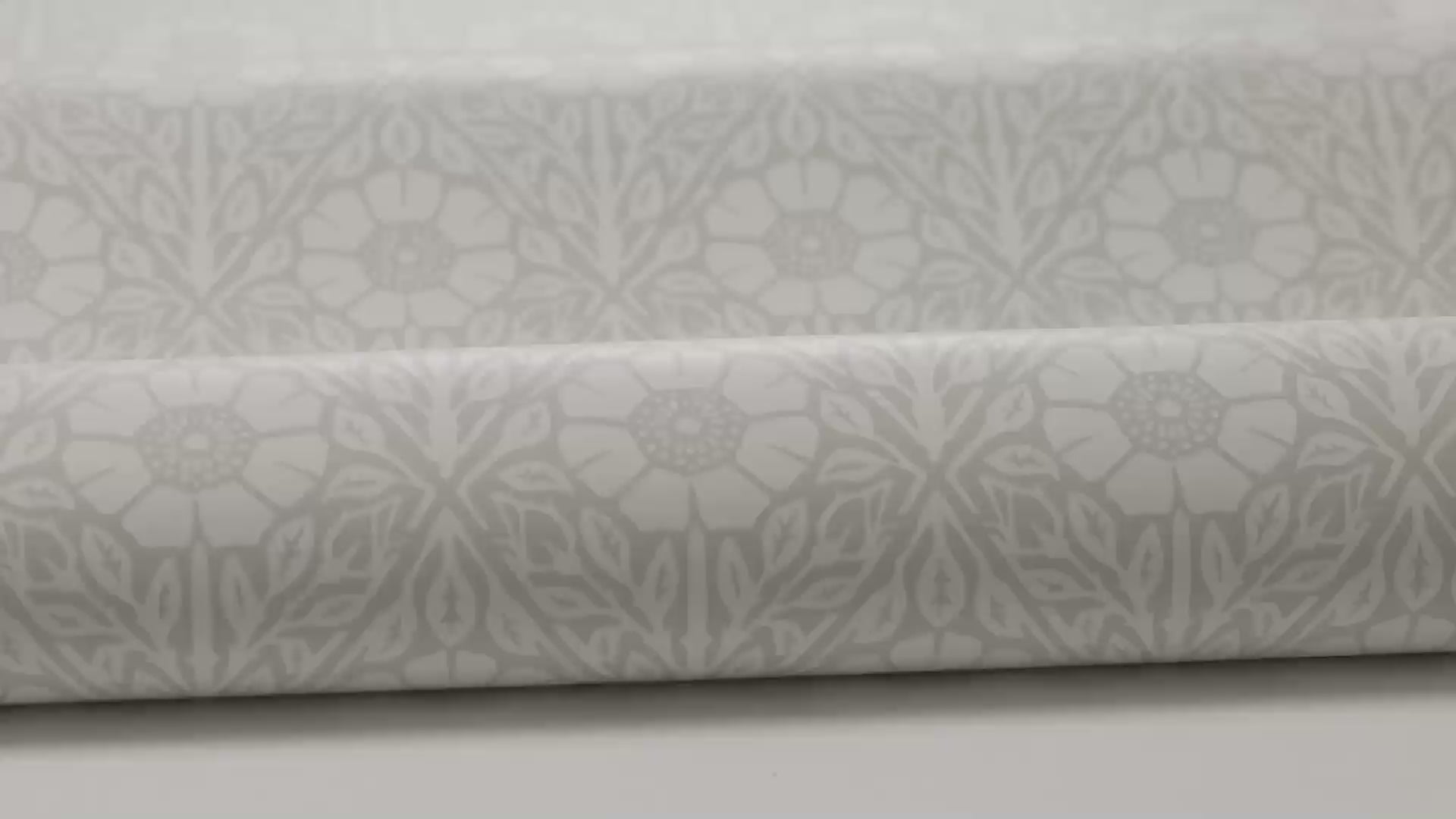 Tapeta s rostlinným motivem květin NYPONROS šedobéžová s bílou