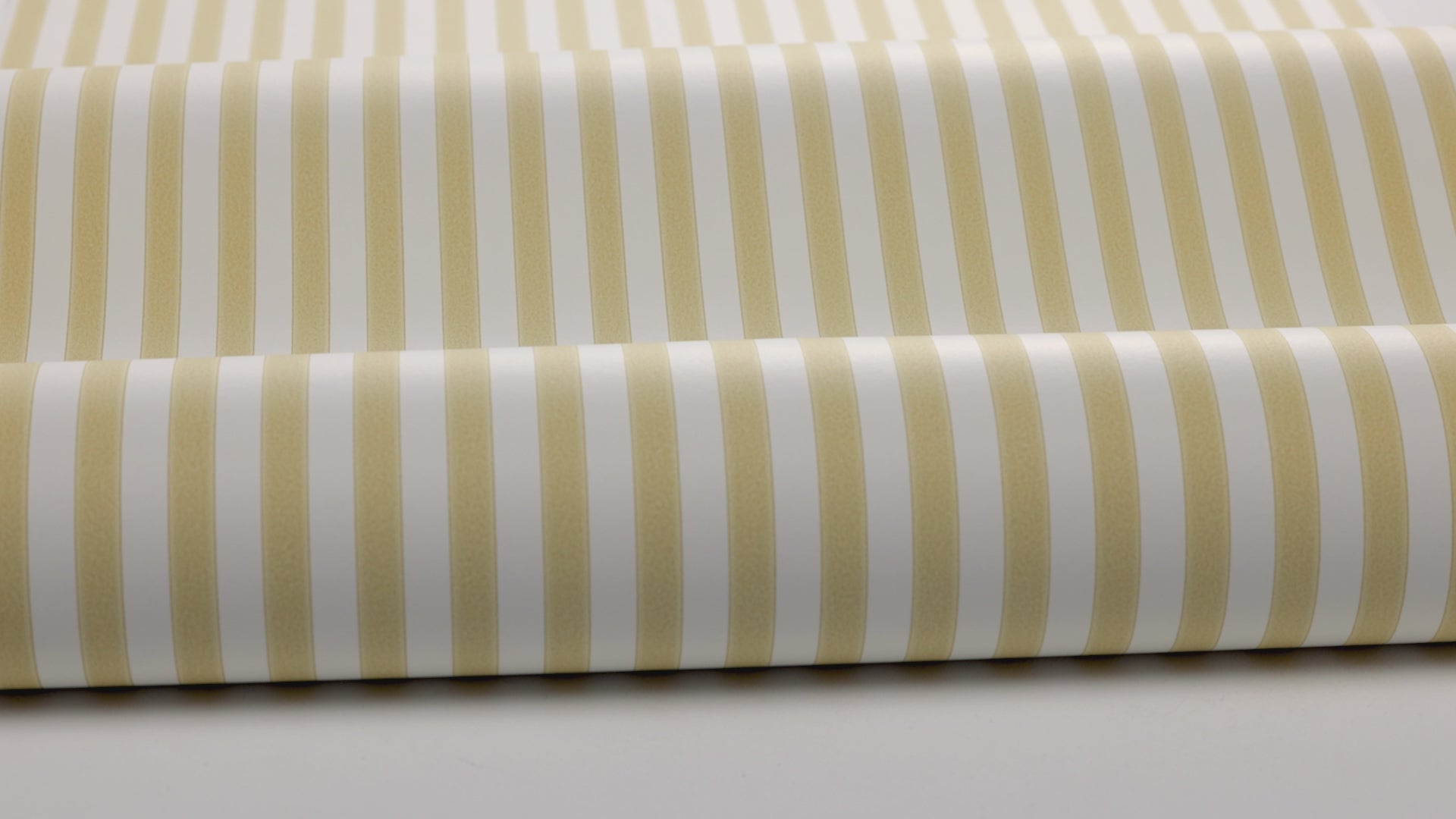 Tapeta s pruhovaným vzorem MÖLLE STRIPE žlutá s bílou