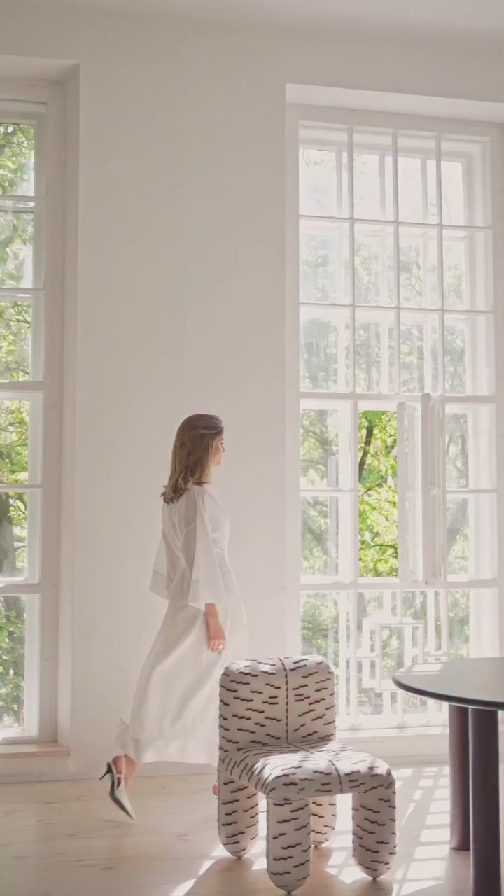 Židle HELLO pískově béžová s hnědým vzorem