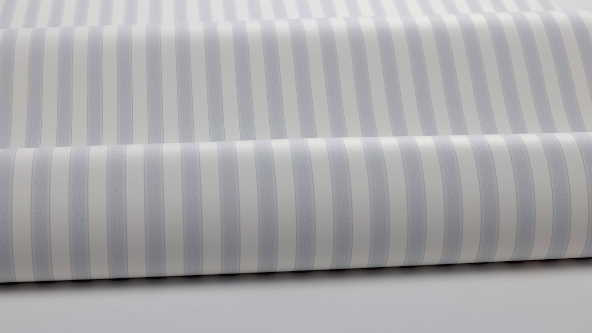 Tapeta s pruhy MÖLLE STRIPE modrá s béžovou