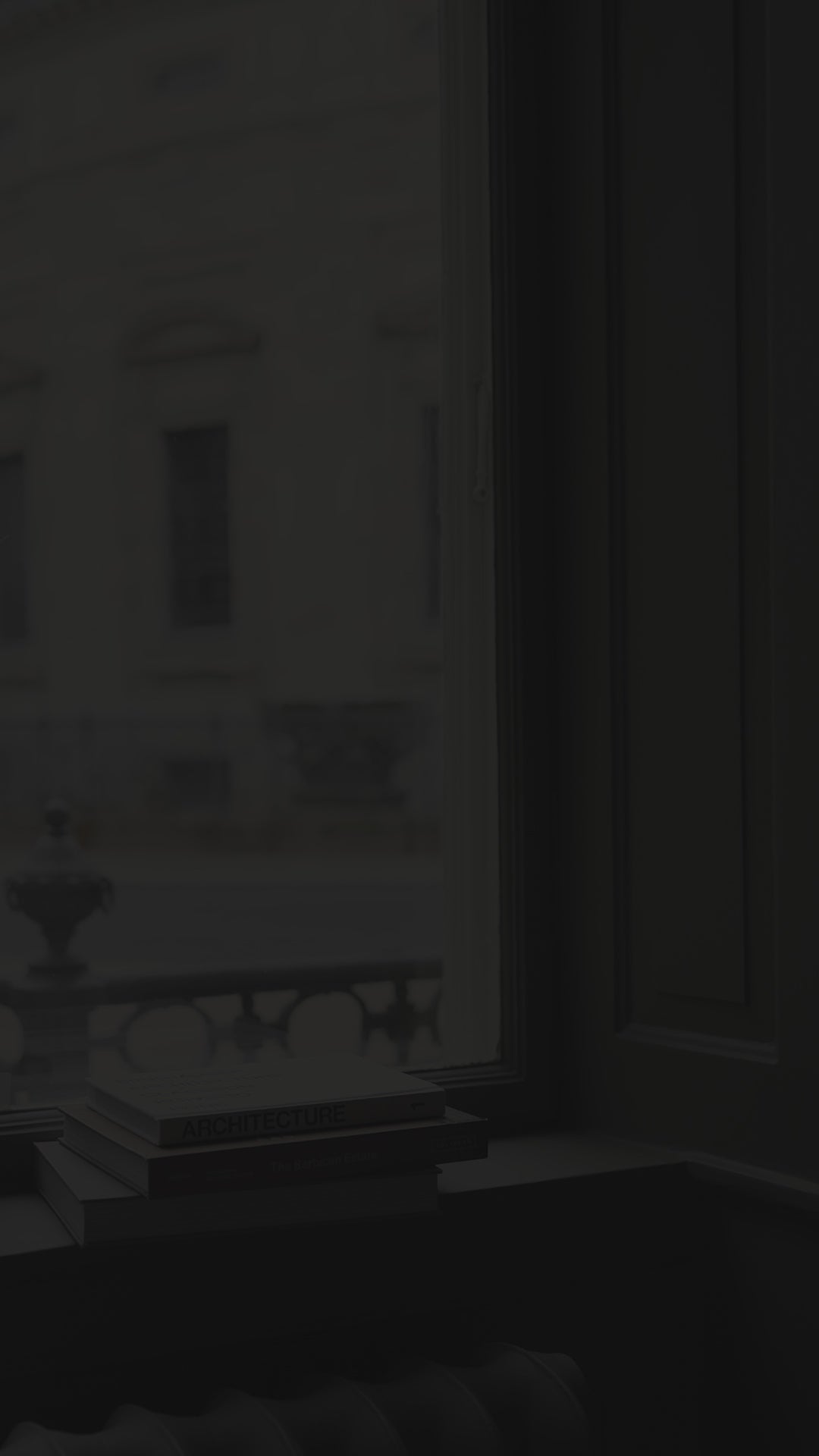 Stolní lampa KARL-JOHAN kouřové sklo s černým mramorovým podstavcem