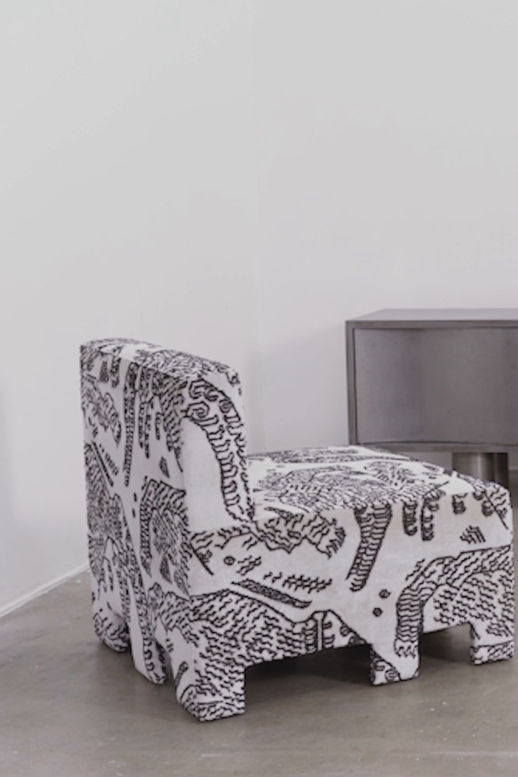 Fotel DENTE tapicerowany – The Good Living & Co.
