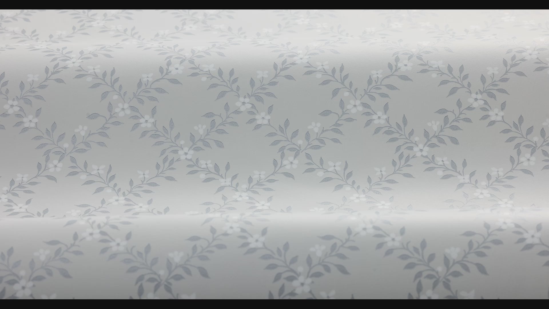 Tapeta s rostlinným motivem SOMMARSLÖJA modrá s bílou