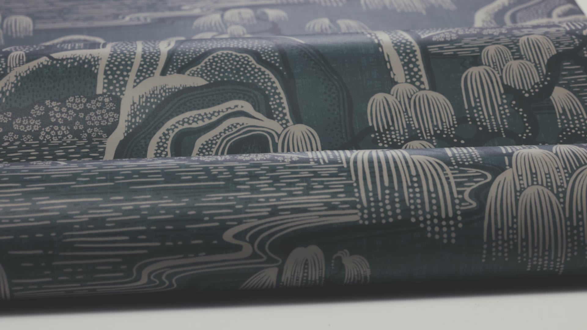 Papírová flizelinová tapeta s krajinou INDIGO GARDEN modro-černá s béžovou