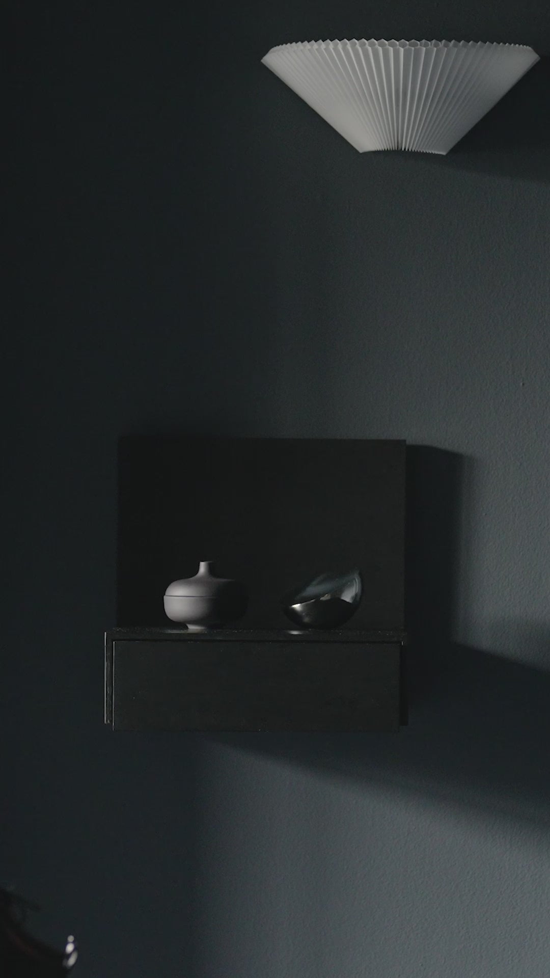 Szafka wisząca TANA czarny fornir dębowy