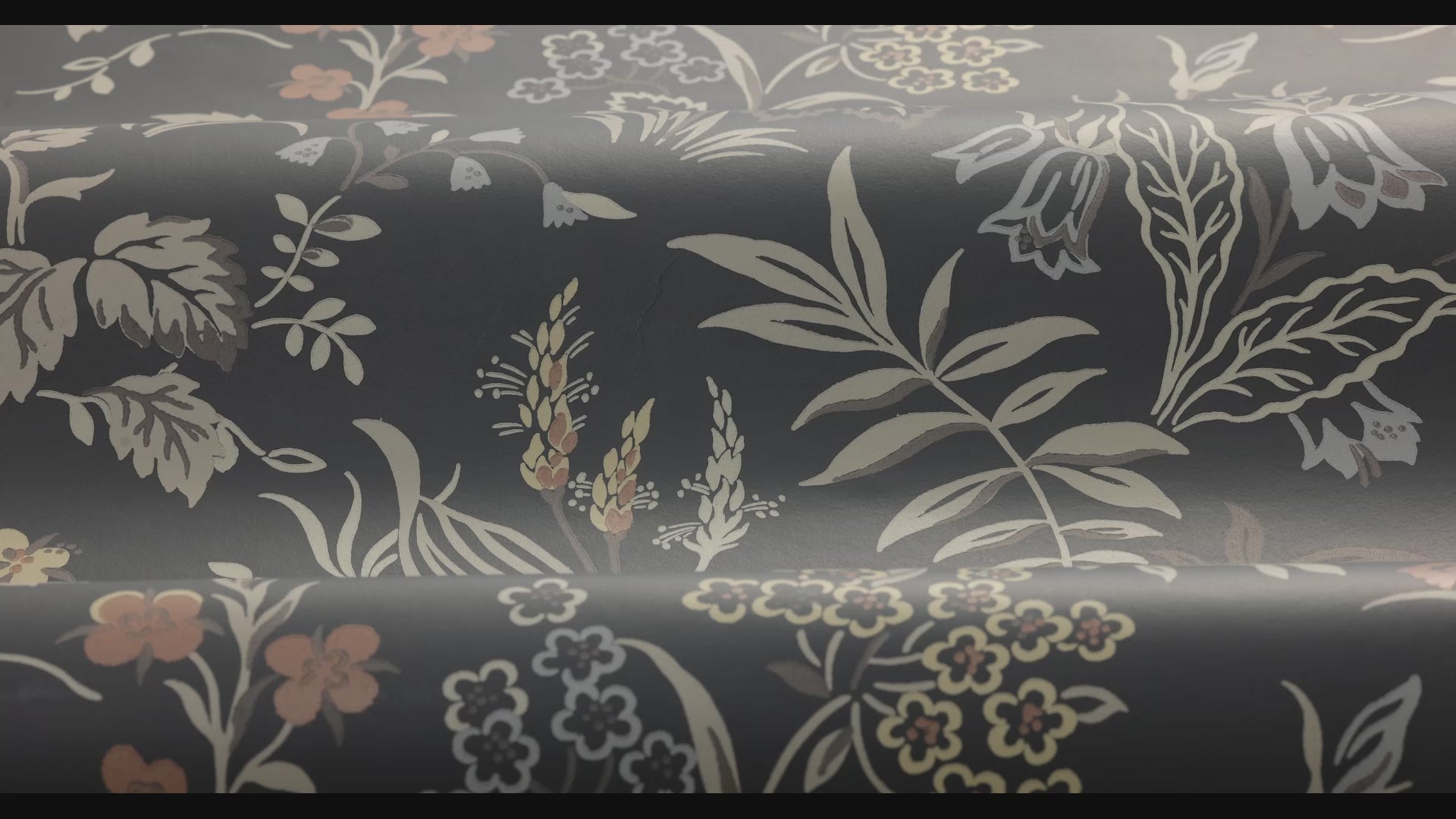 Tapeta s rostlinným motivem FOLKLORE hnědá s béžovou