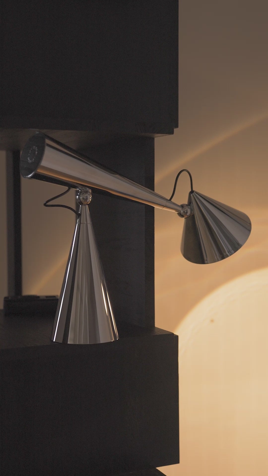 Stolní lampa POSE stříbrná