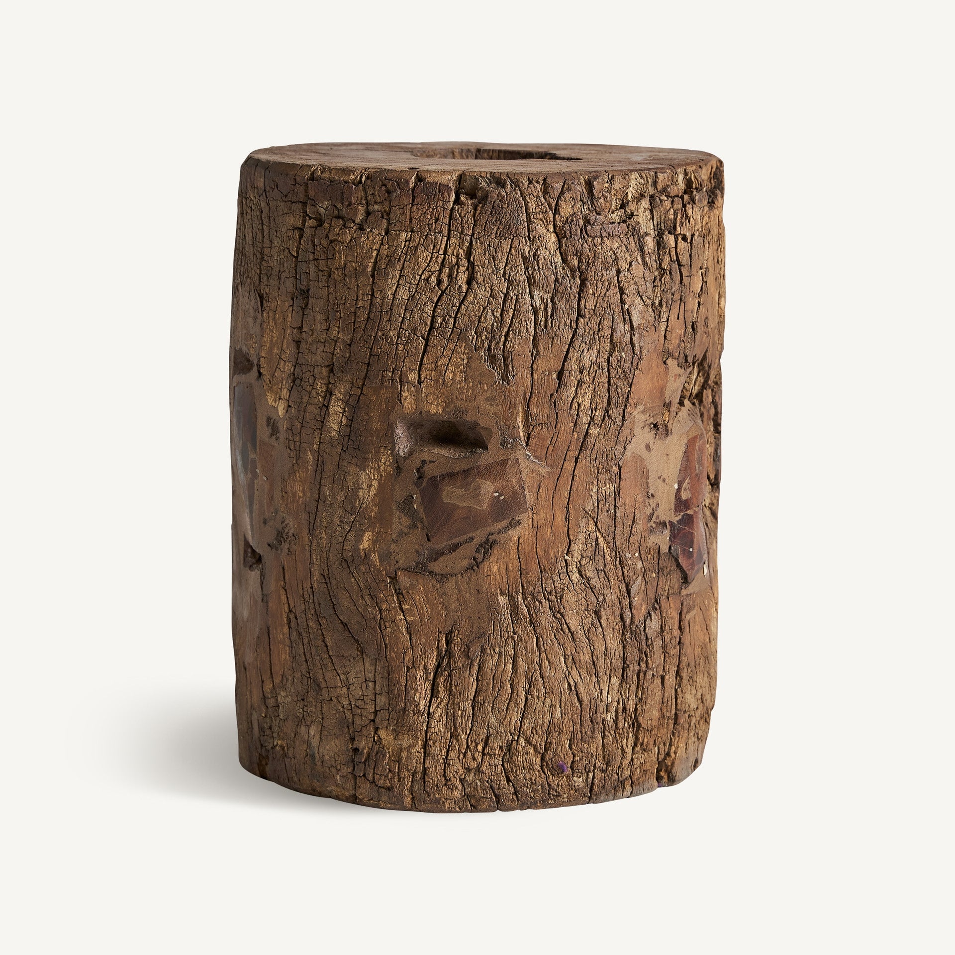 Boční stolek KRAJ z patinovaného mangového dřeva