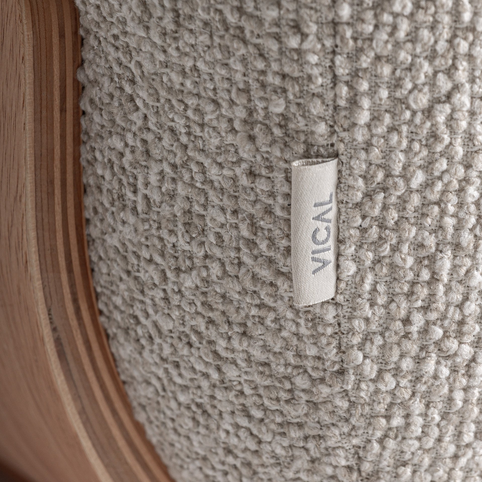 Puf SASI zlomená bílá