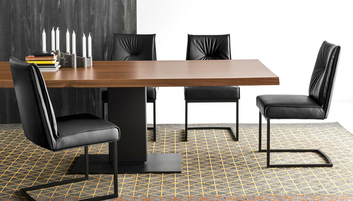 Židle ROMY taupe s černým podstavcem