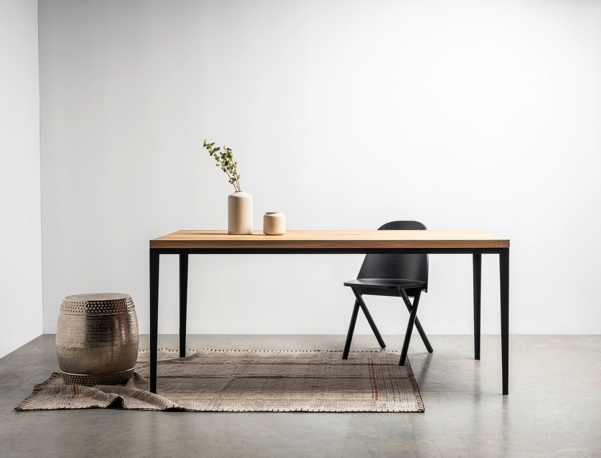 ALEX Table with Oak Top and Black Steel Base