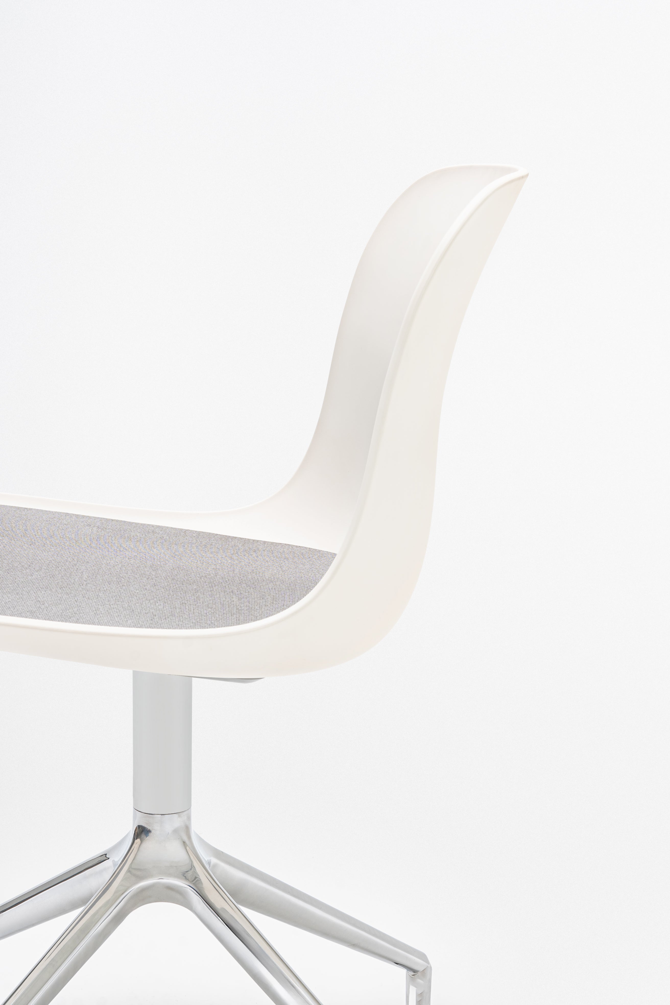 Otáčecí židle BALTIC 2 REMIX leštěný hliník s kolečky na měkké povrchy