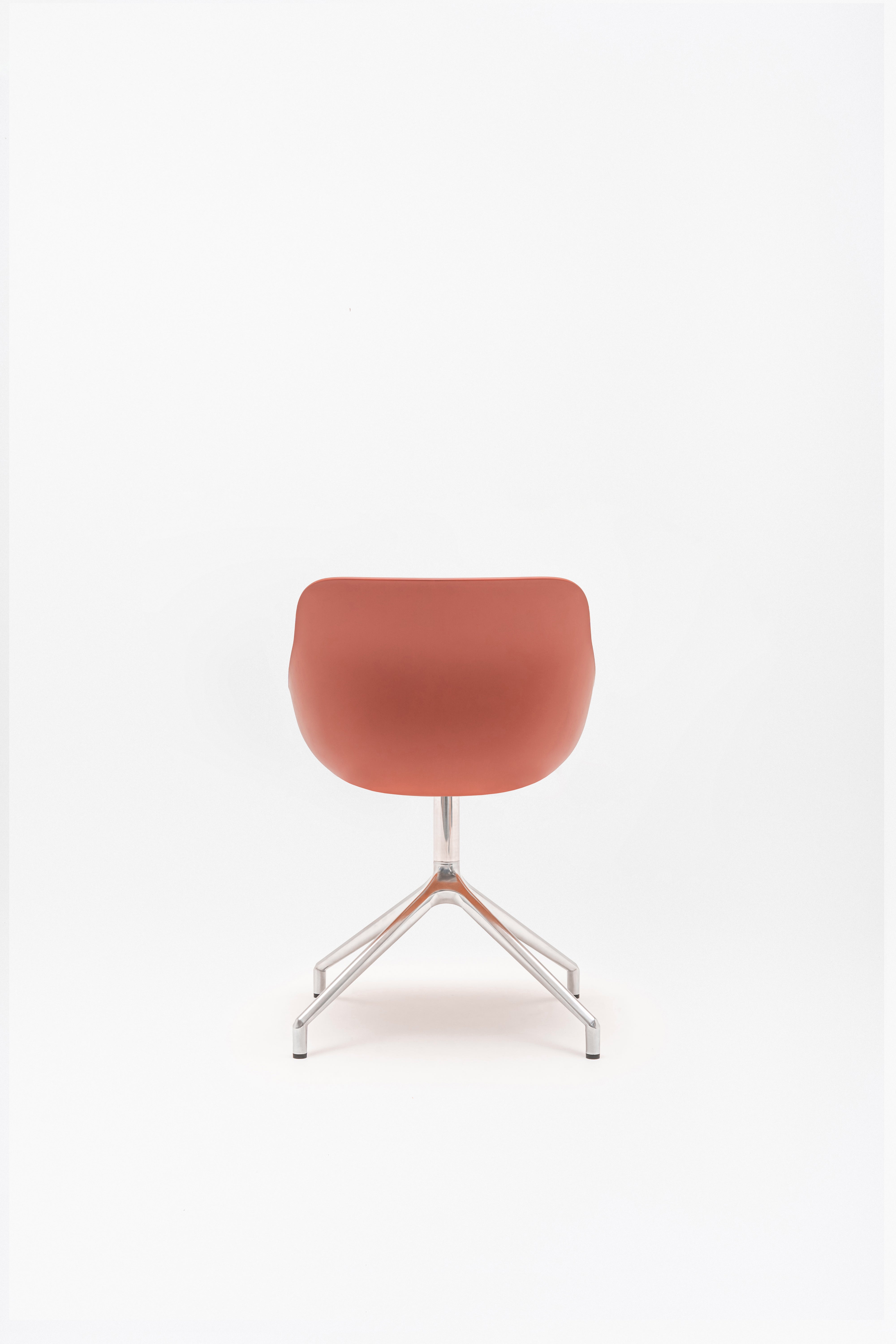 Baltic bassic aluminum swivel chair