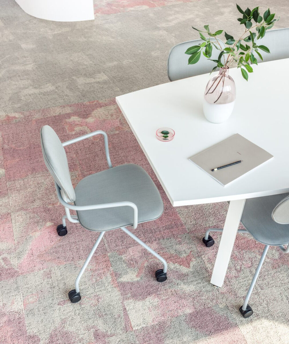 Krzesło tapicerowane NEW SCHOOL - kolor do wyboru [Milena] MDD    Eye on Design