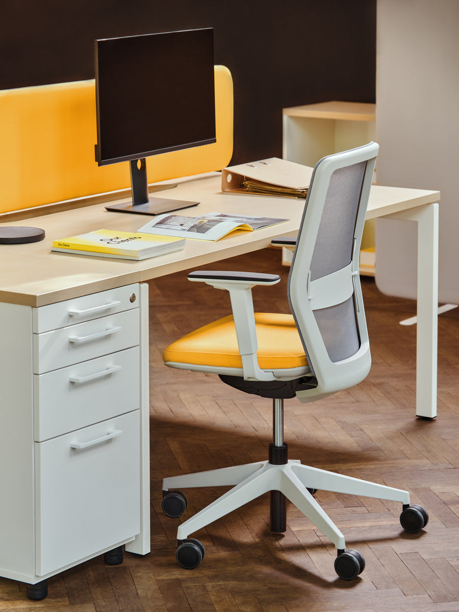 Armchair with an openwork EVO backrest adjustable base with wheels to the hard surface