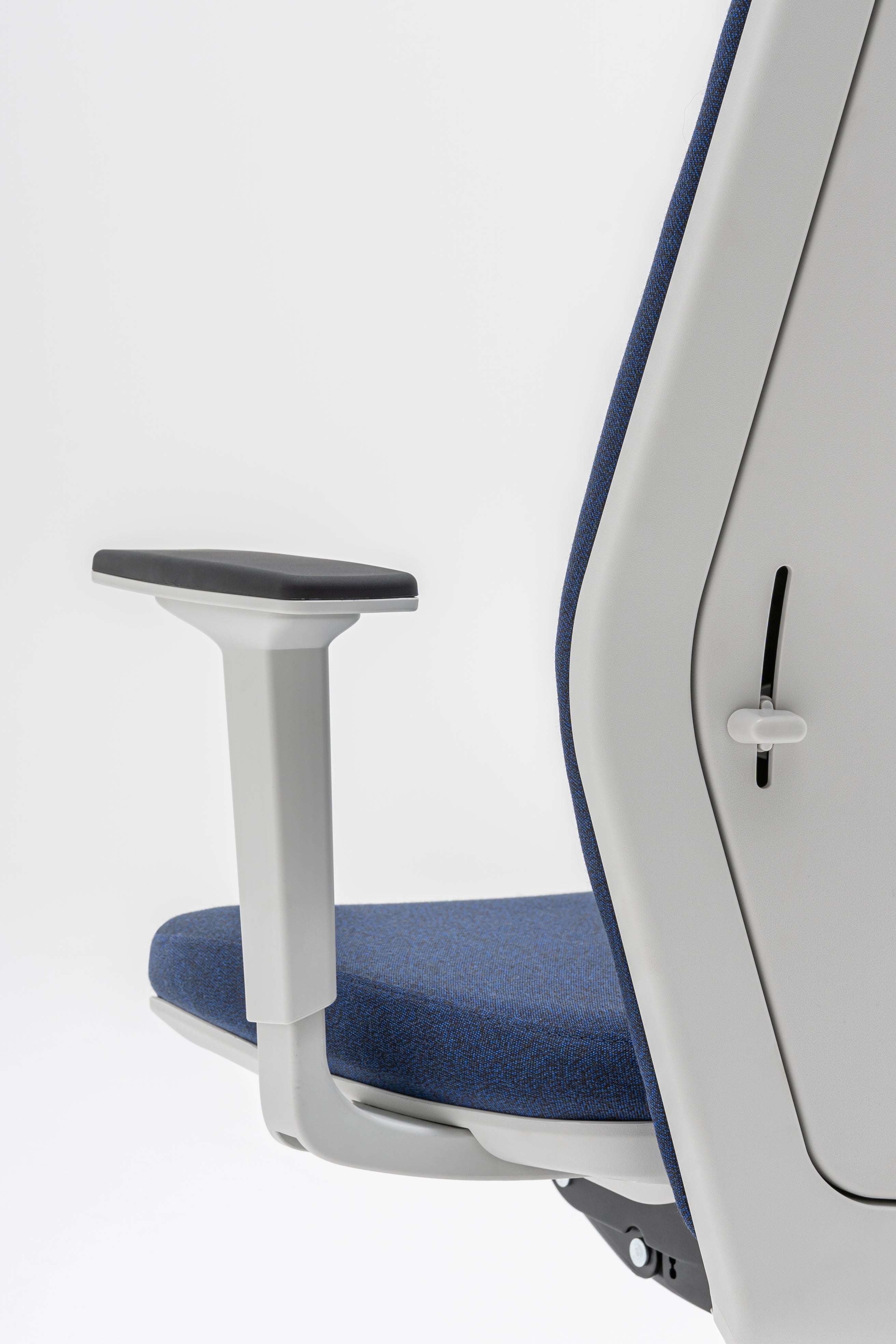 Křeslo s čalouněným opěradlem EVO s nastavitelným podstavcem na kolečkách pro měkké povrchy