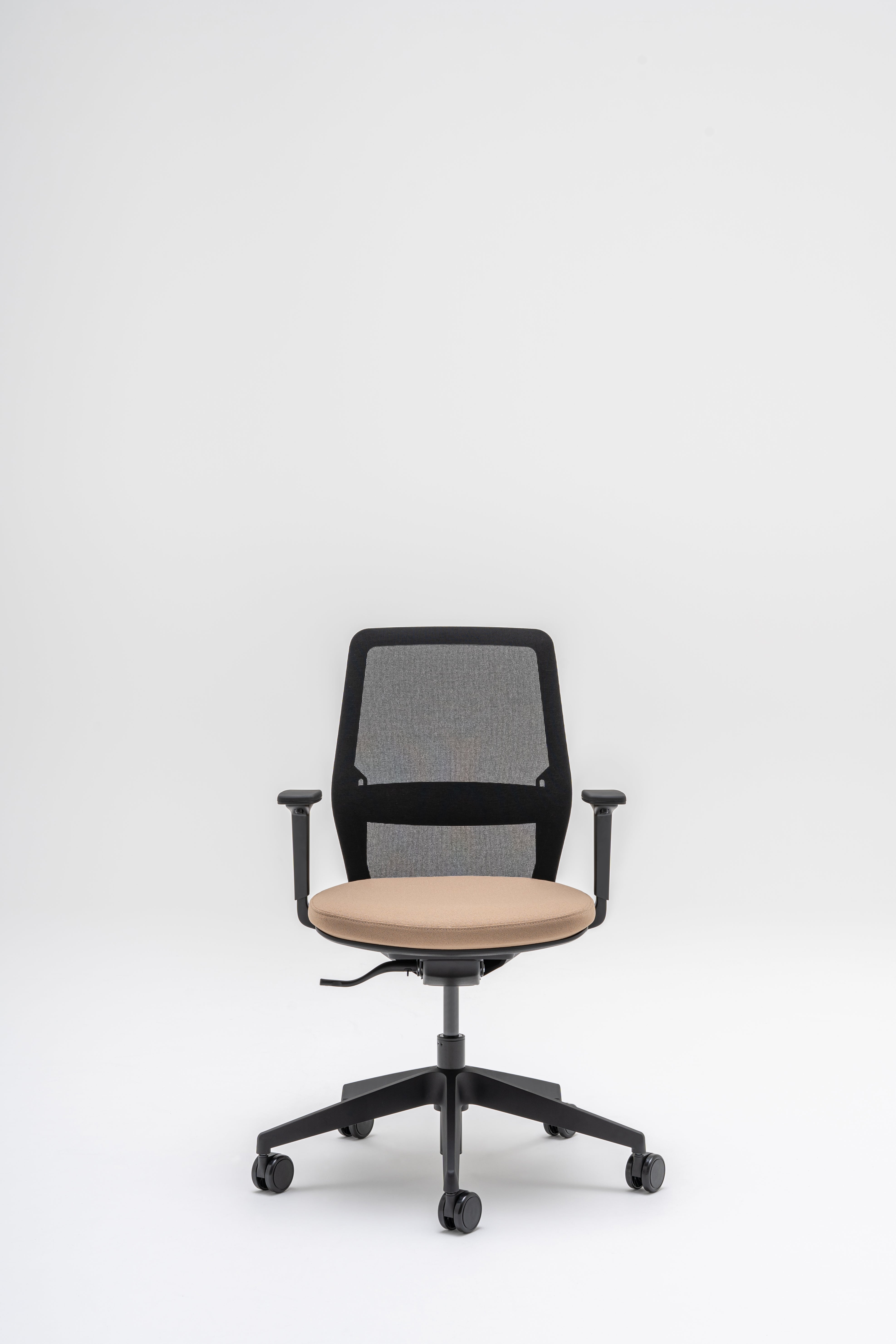 Armchair with an openwork EVO backrest adjustable base with wheels to the hard surface