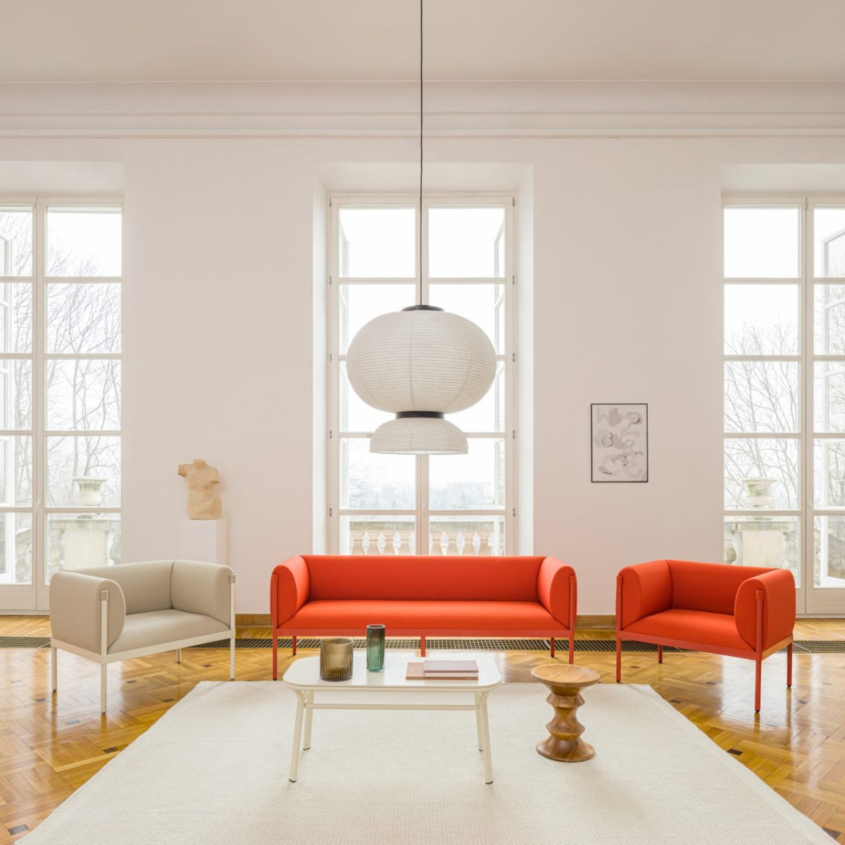 Nízké křeslo STILT čalouněné