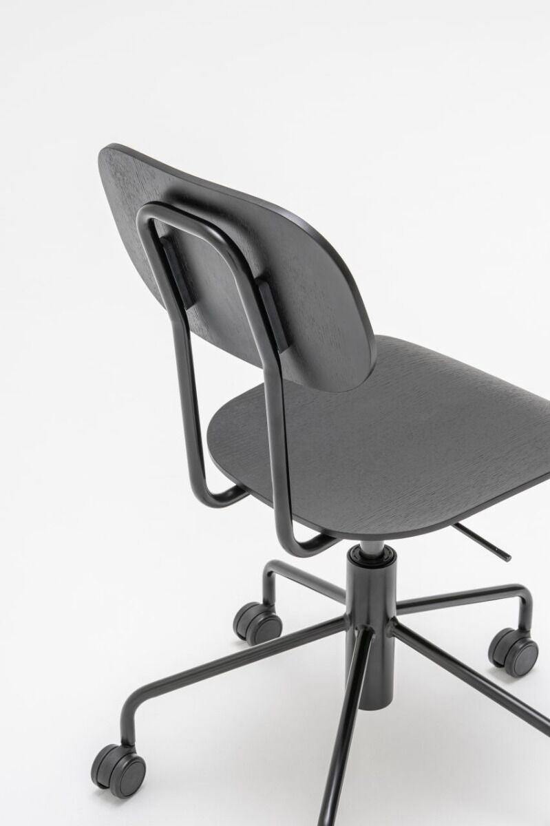 Krzesło NEW SCHOOL regulowana podstawa jasny szary [Milena] MDD    Eye on Design