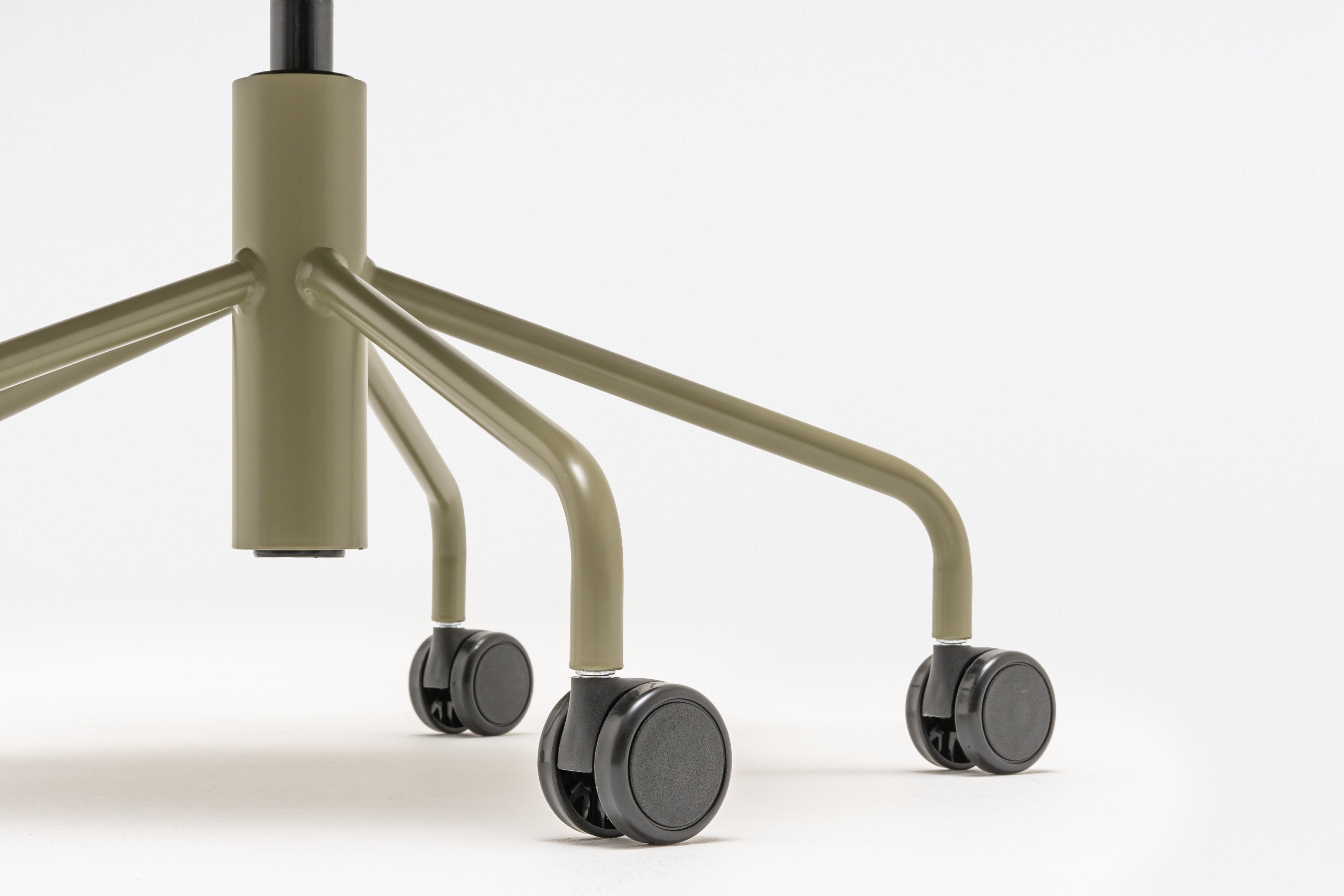 Kancelářská židle s nastavitelným podstavcem NEW SCHOOL čalouněná s kolečky na měkké povrchy