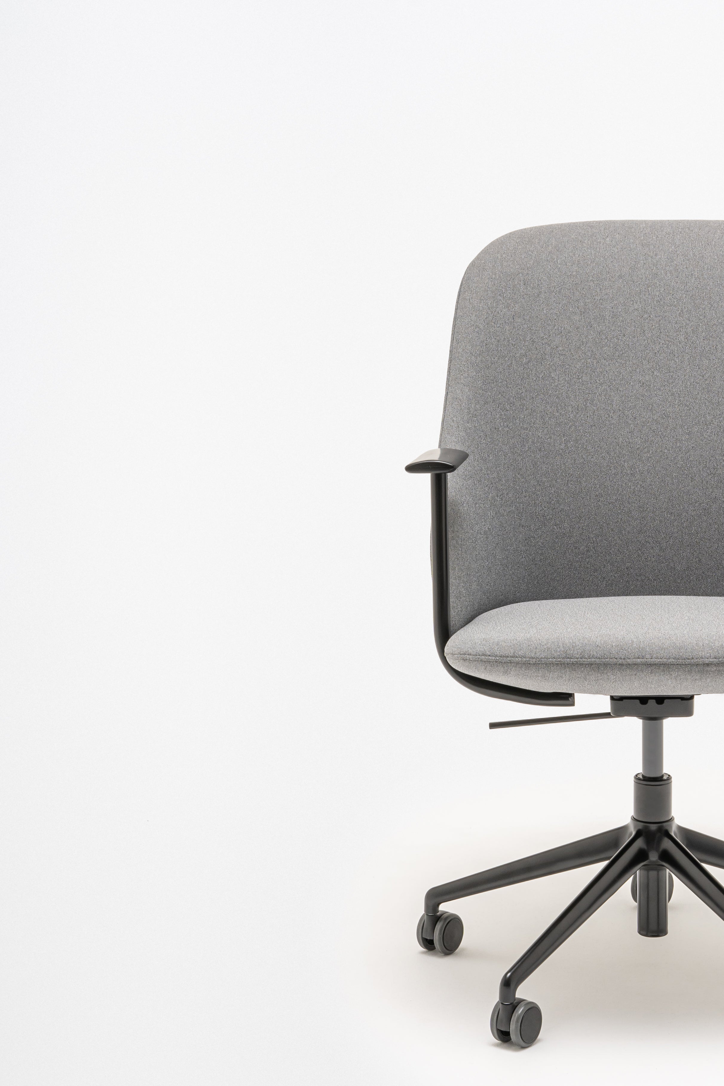 Fotel konferencyjny PARALEL regulowana podstawa z kółkami do powierzchni miękkiej