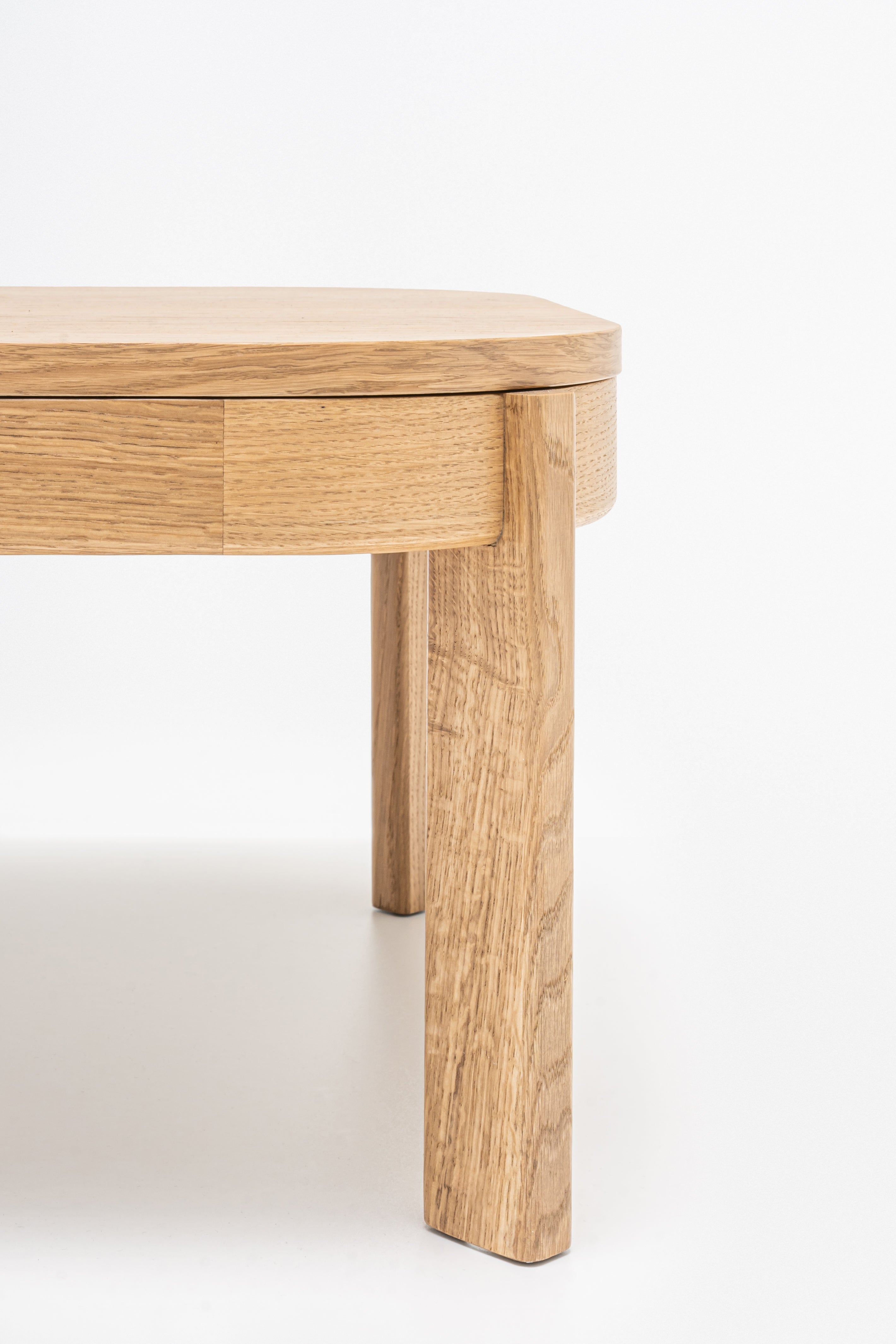 Čalouněná lavice RAMP s dřevěnou základnou