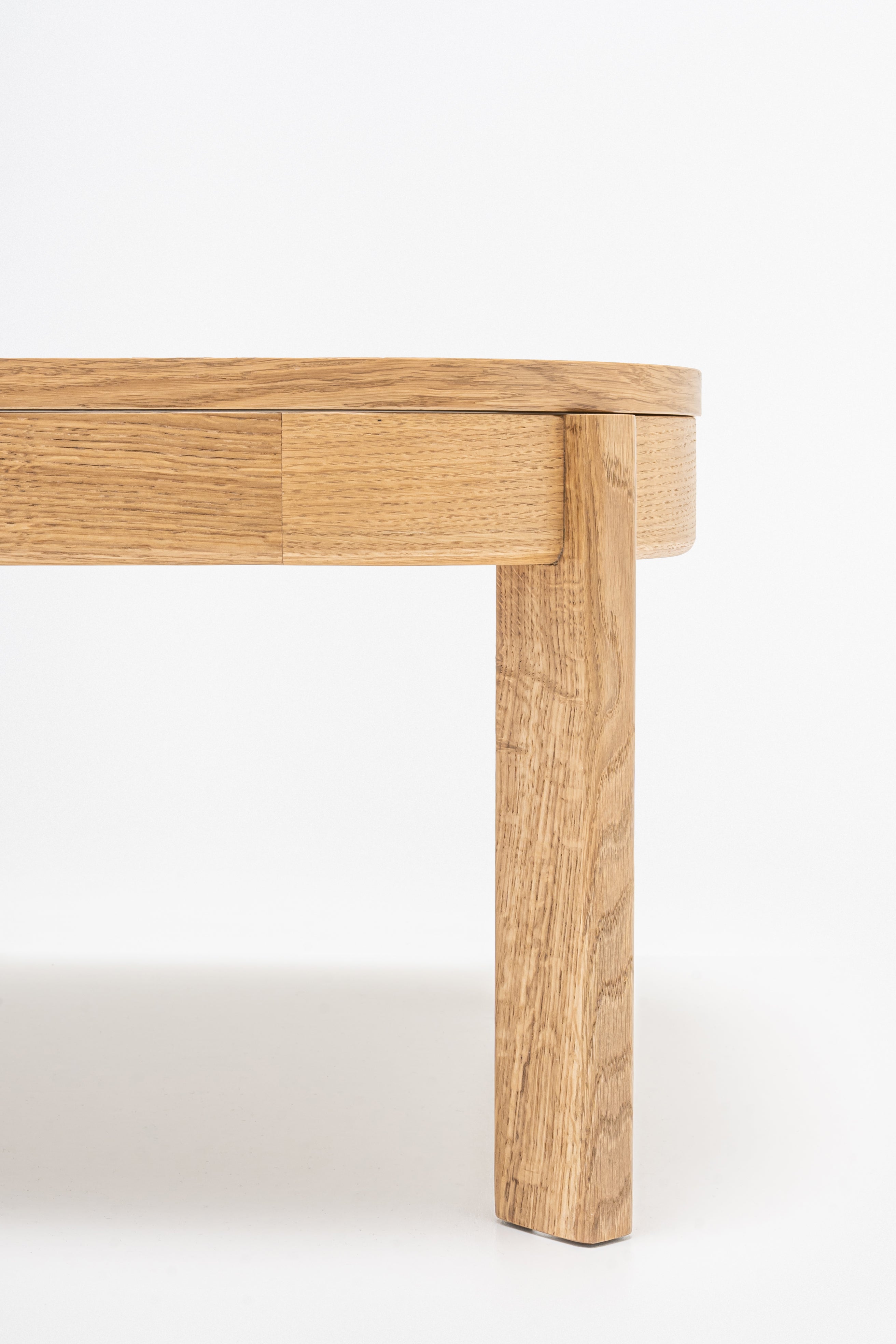 Čalouněná lavice s opěradlem RAMP dřevěná základna