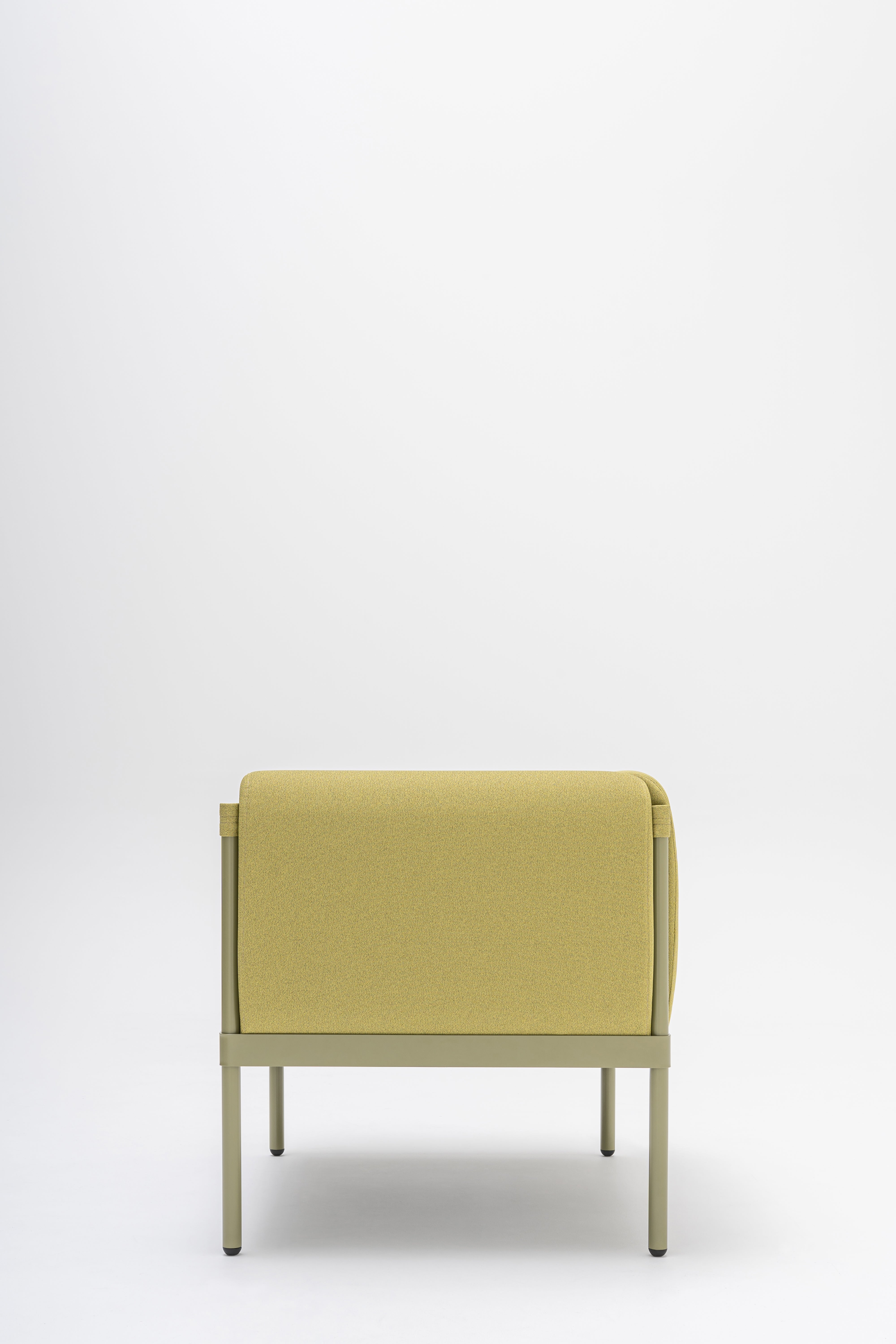 Nízké křeslo STILT čalouněné