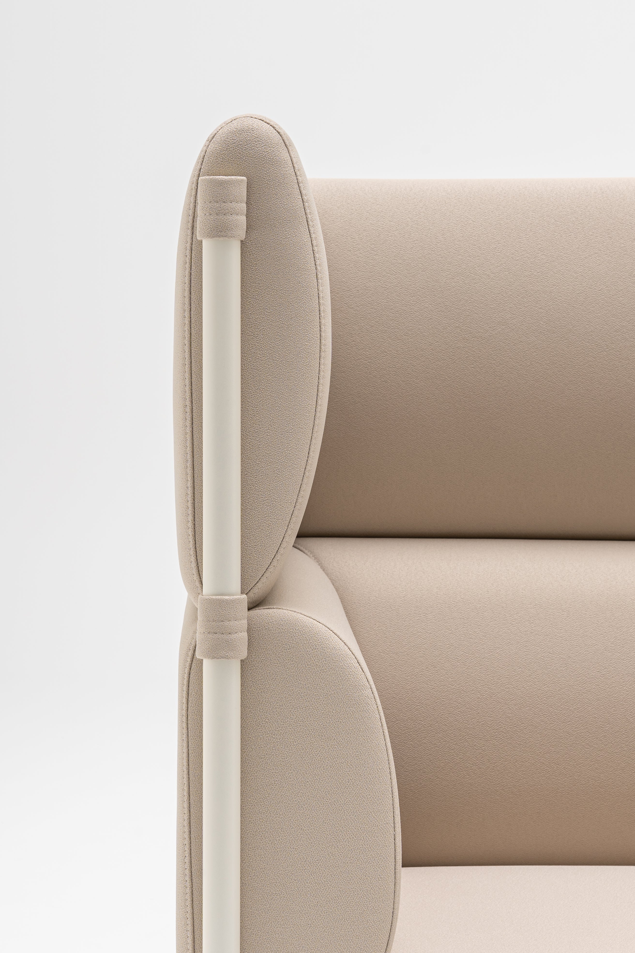 Vysoké křeslo STILT čalouněné