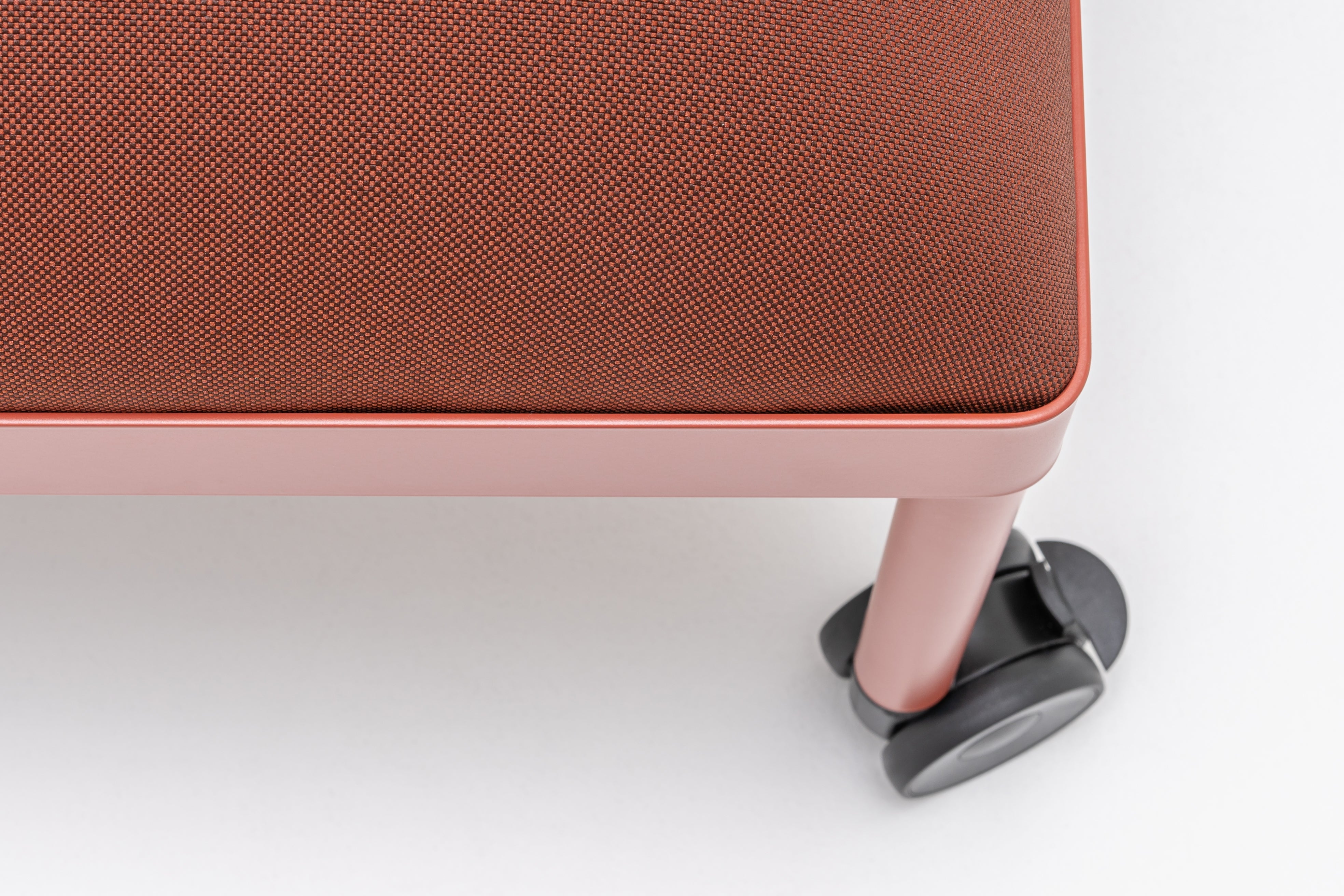 Puf STILT čalouněný