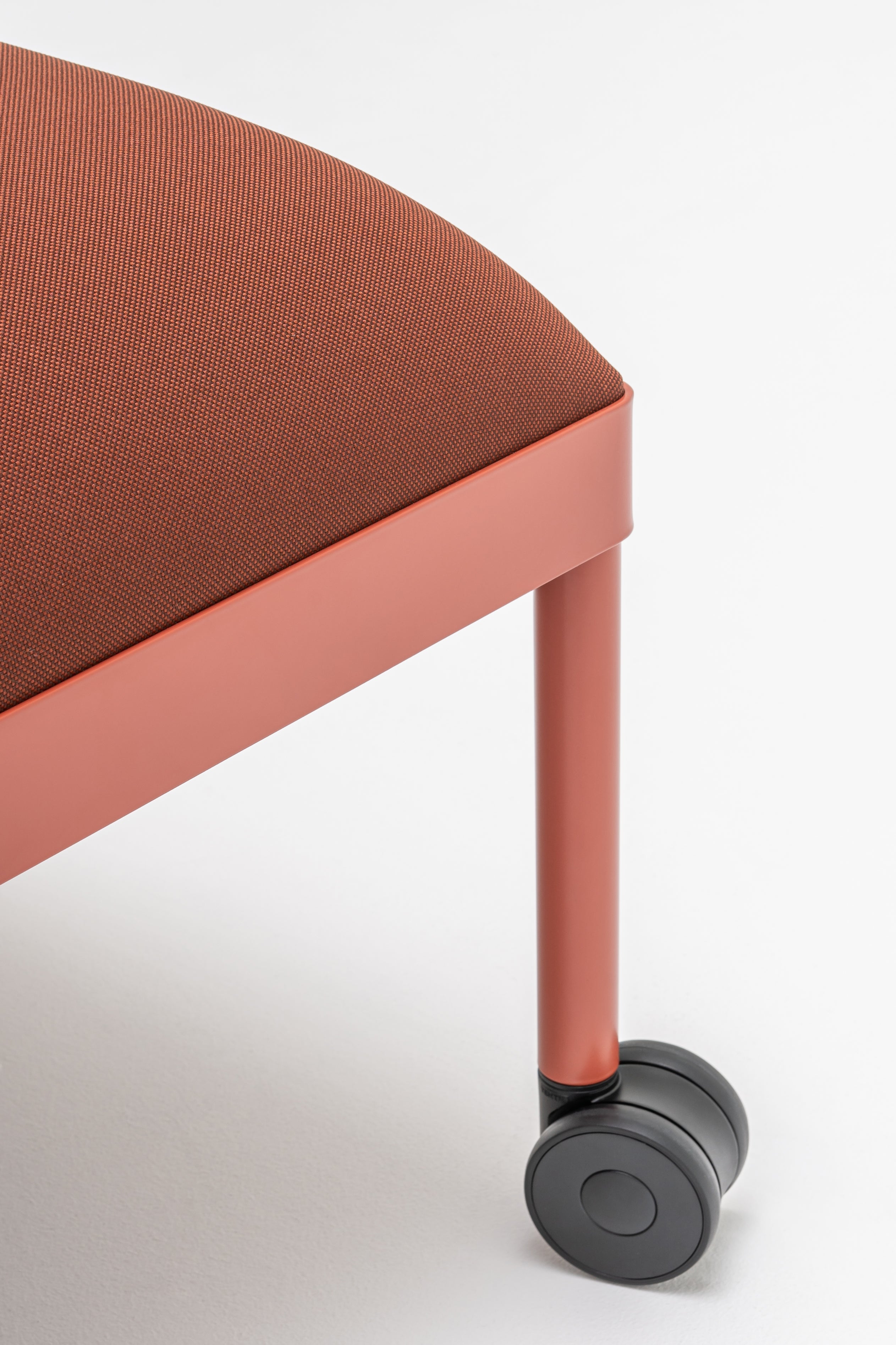 Puf STILT čalouněný