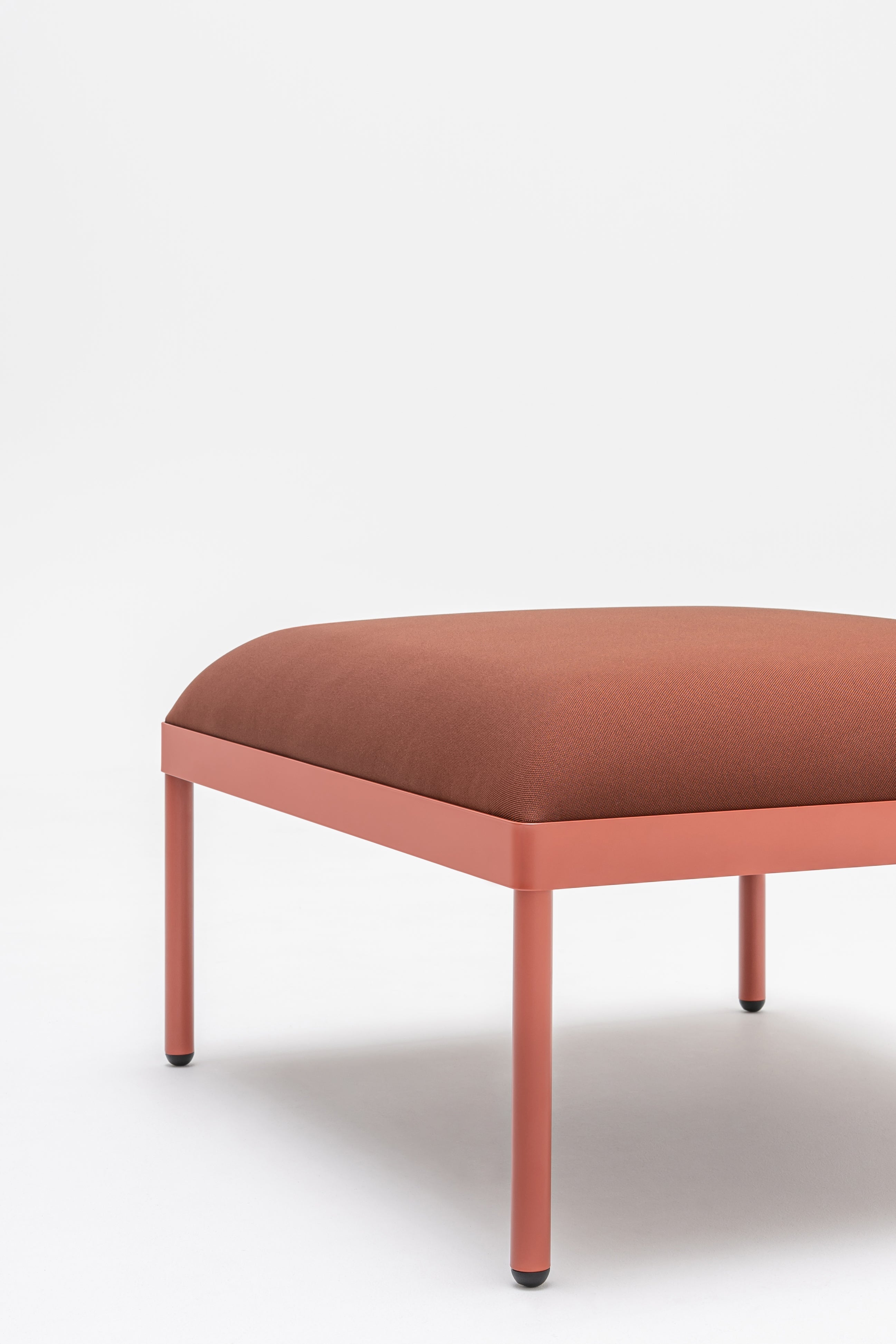 Puf STILT čalouněný