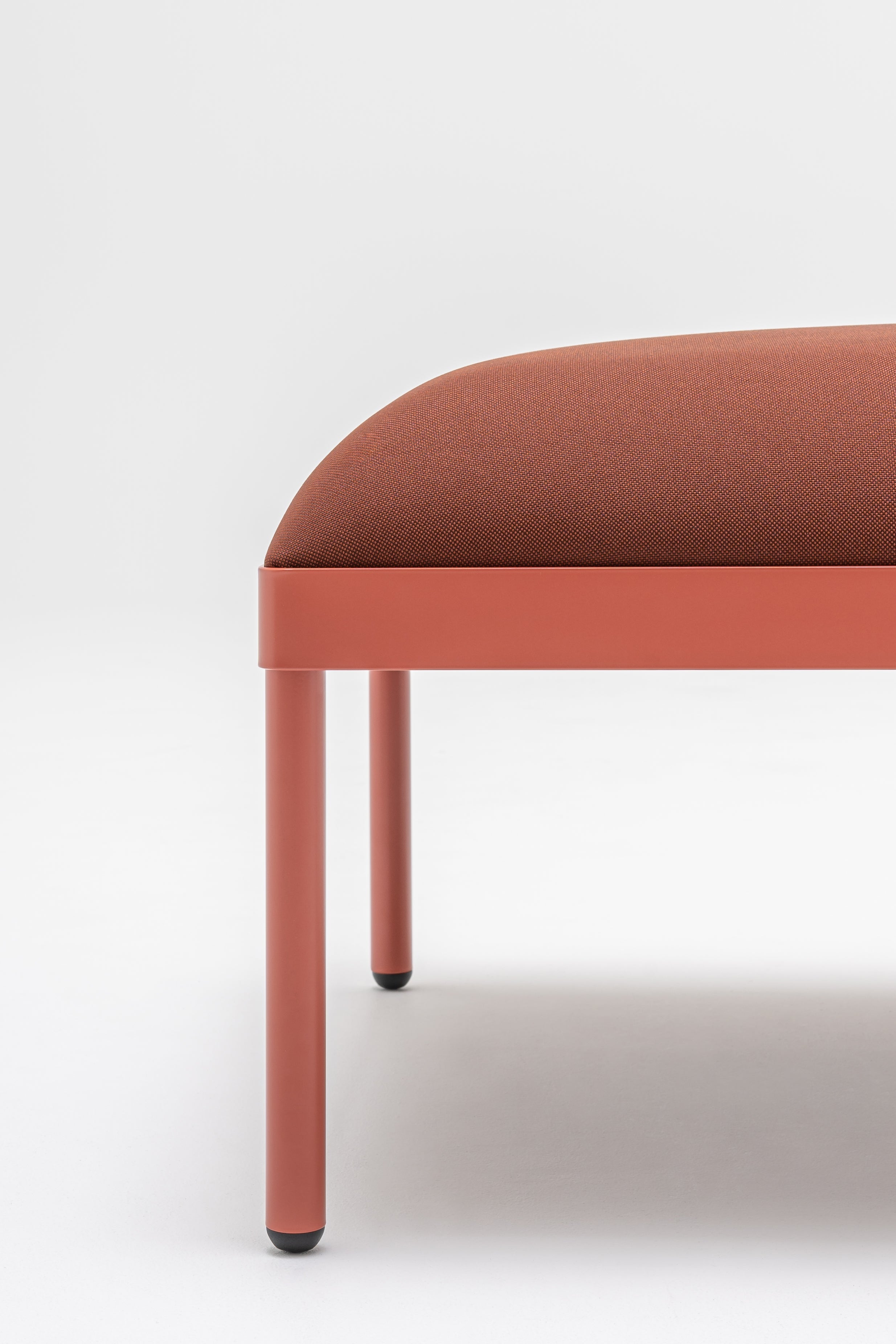 Puf STILT čalouněný