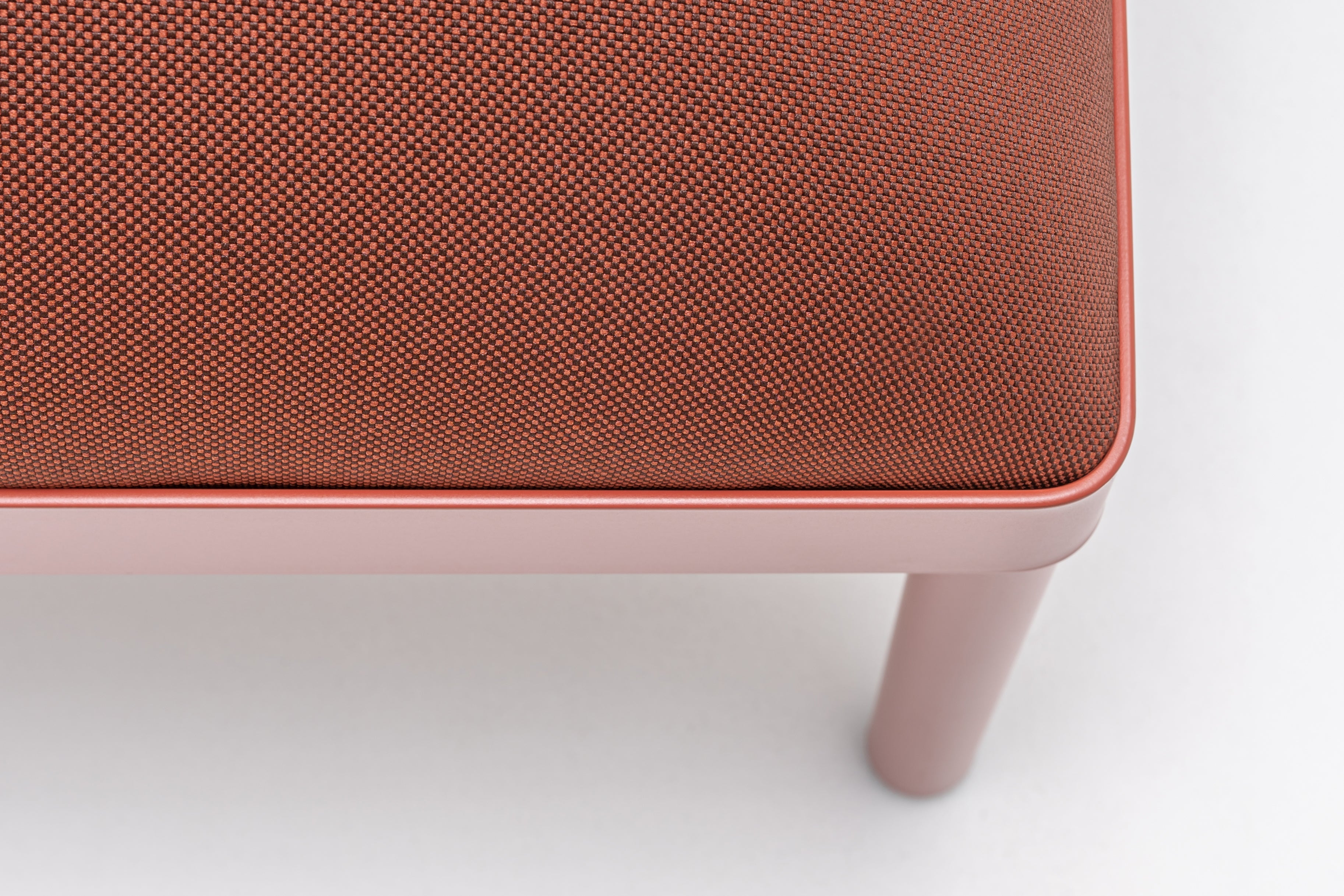 Puf STILT čalouněný