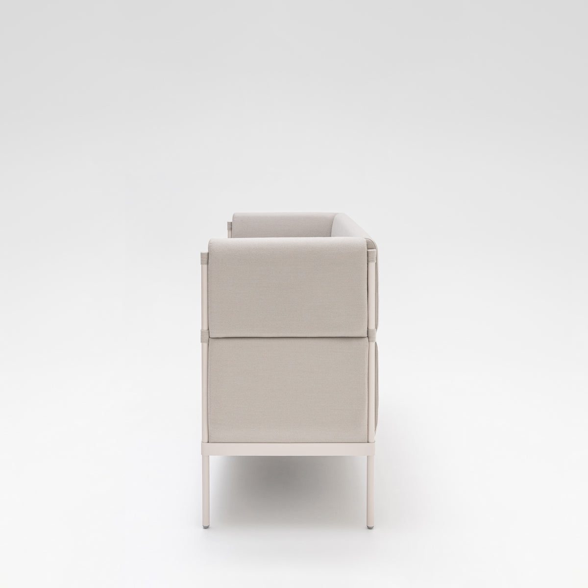 Pohovka 2-osobová vysoká STILT čalouněná