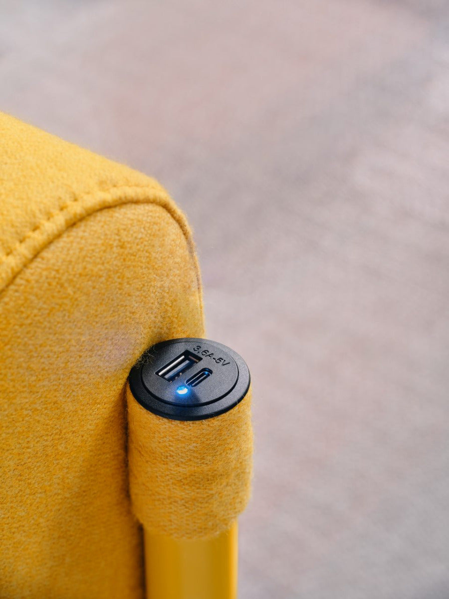 Nízké křeslo STILT čalouněné