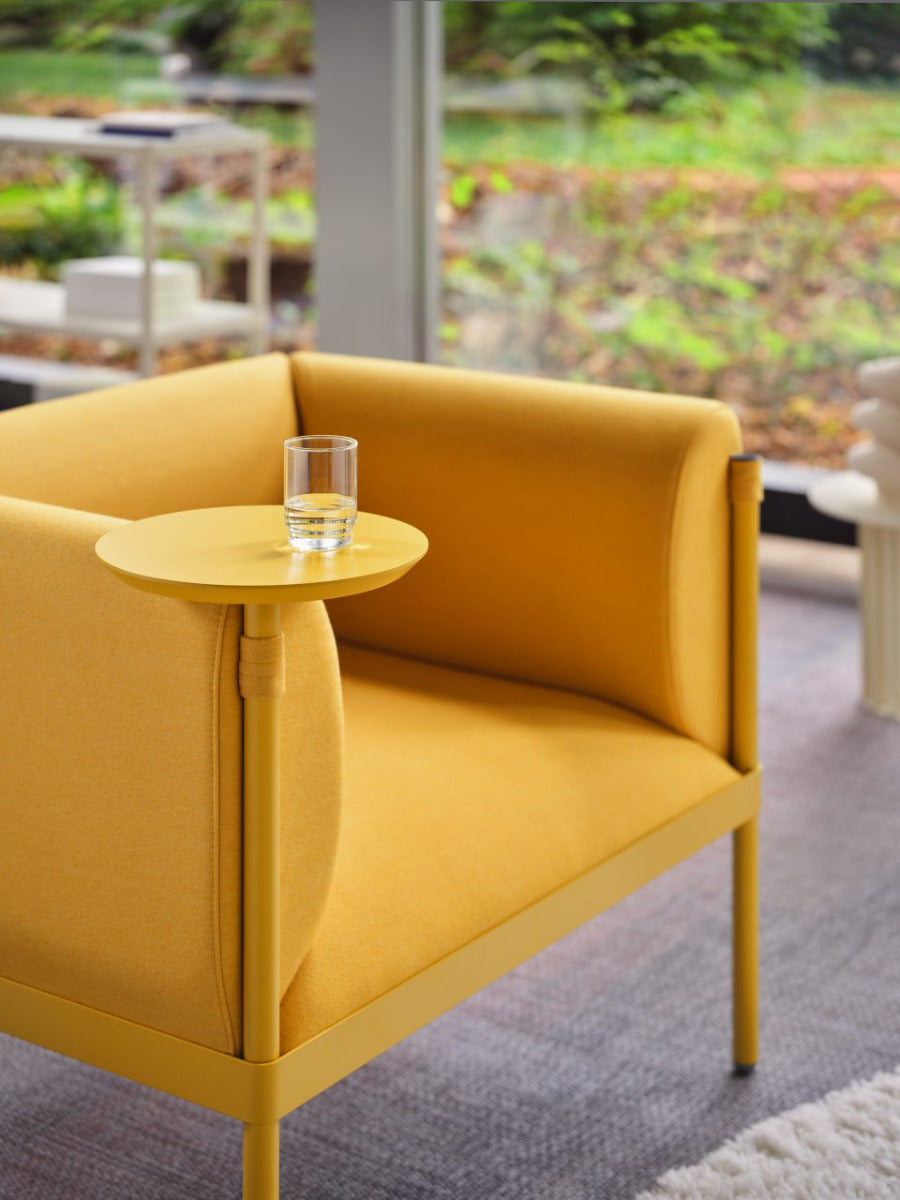 Nízké křeslo STILT čalouněné