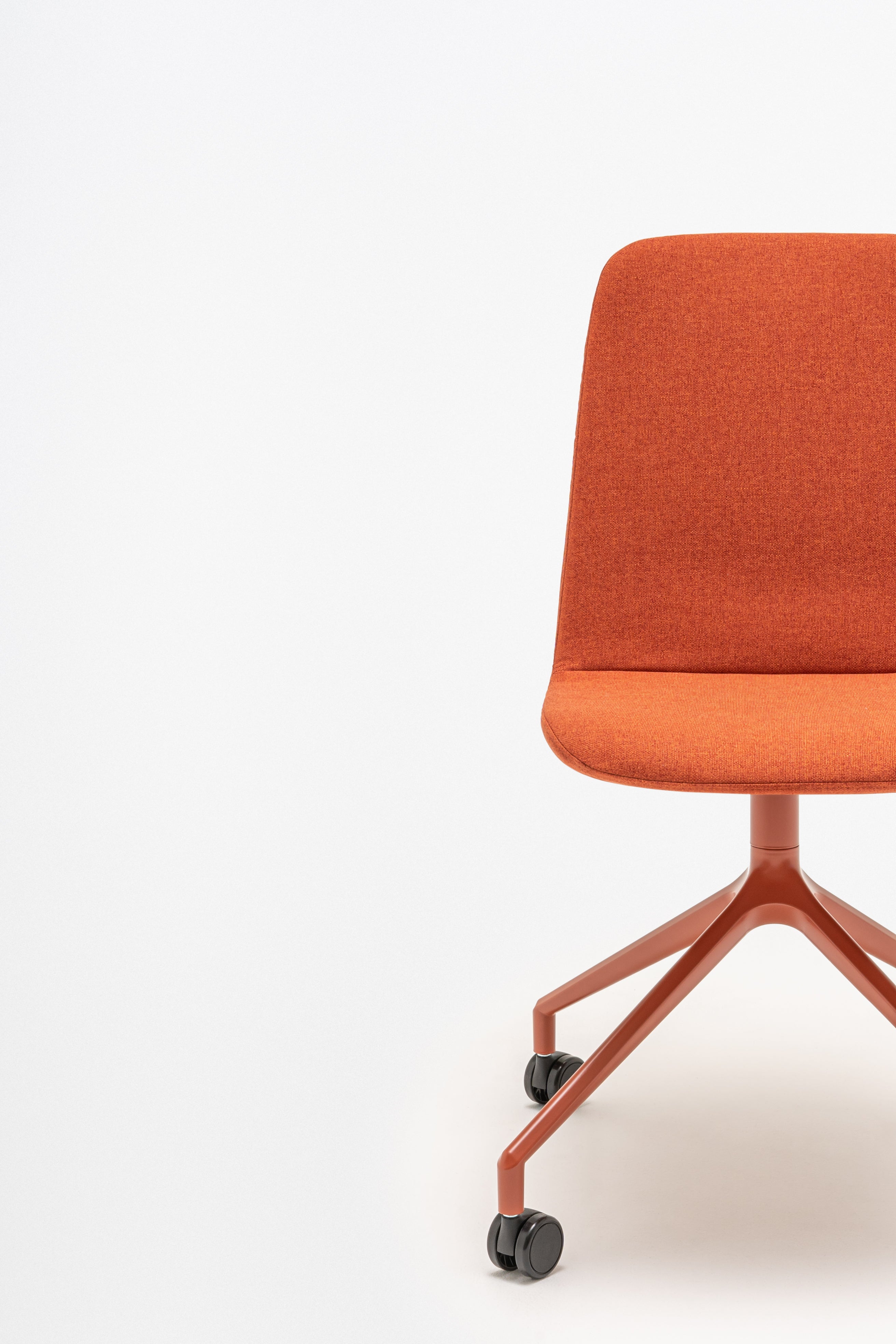 Ulti swivel chair aluminum base with wheels