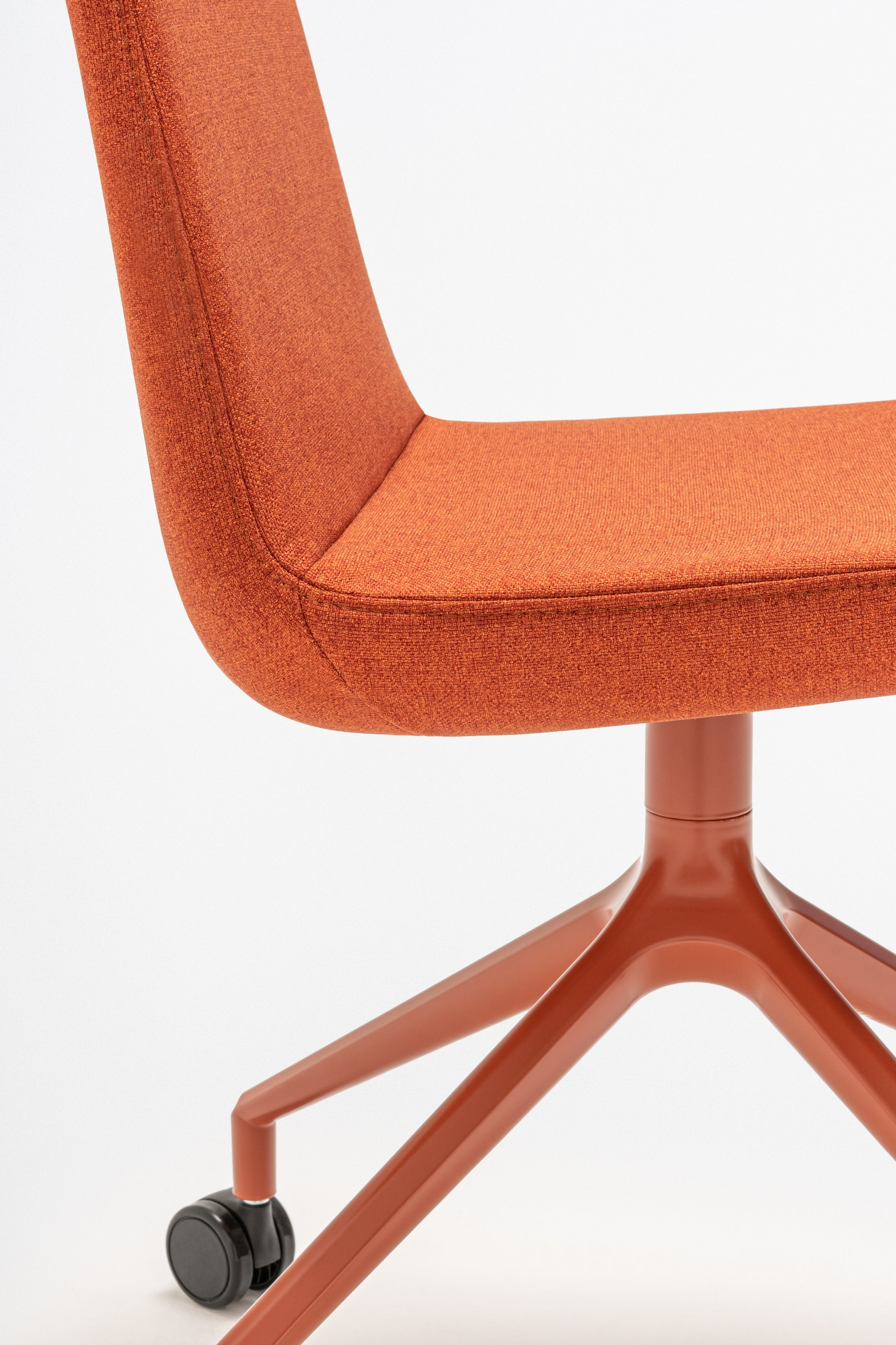 Ulti swivel chair aluminum base with wheels