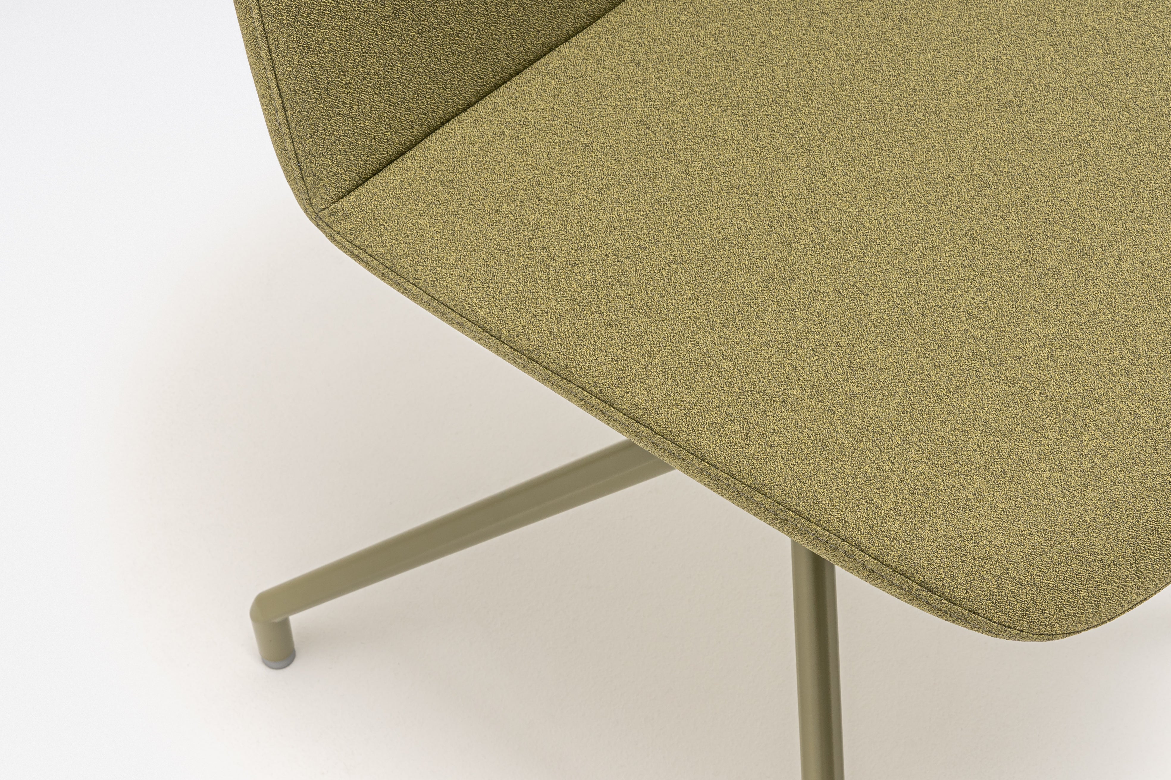 Ulti swivel chair aluminum base