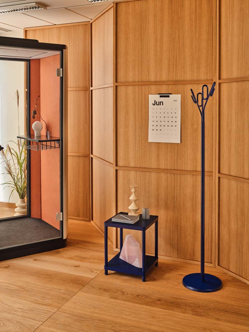 Kovový konferenční stolek STILT