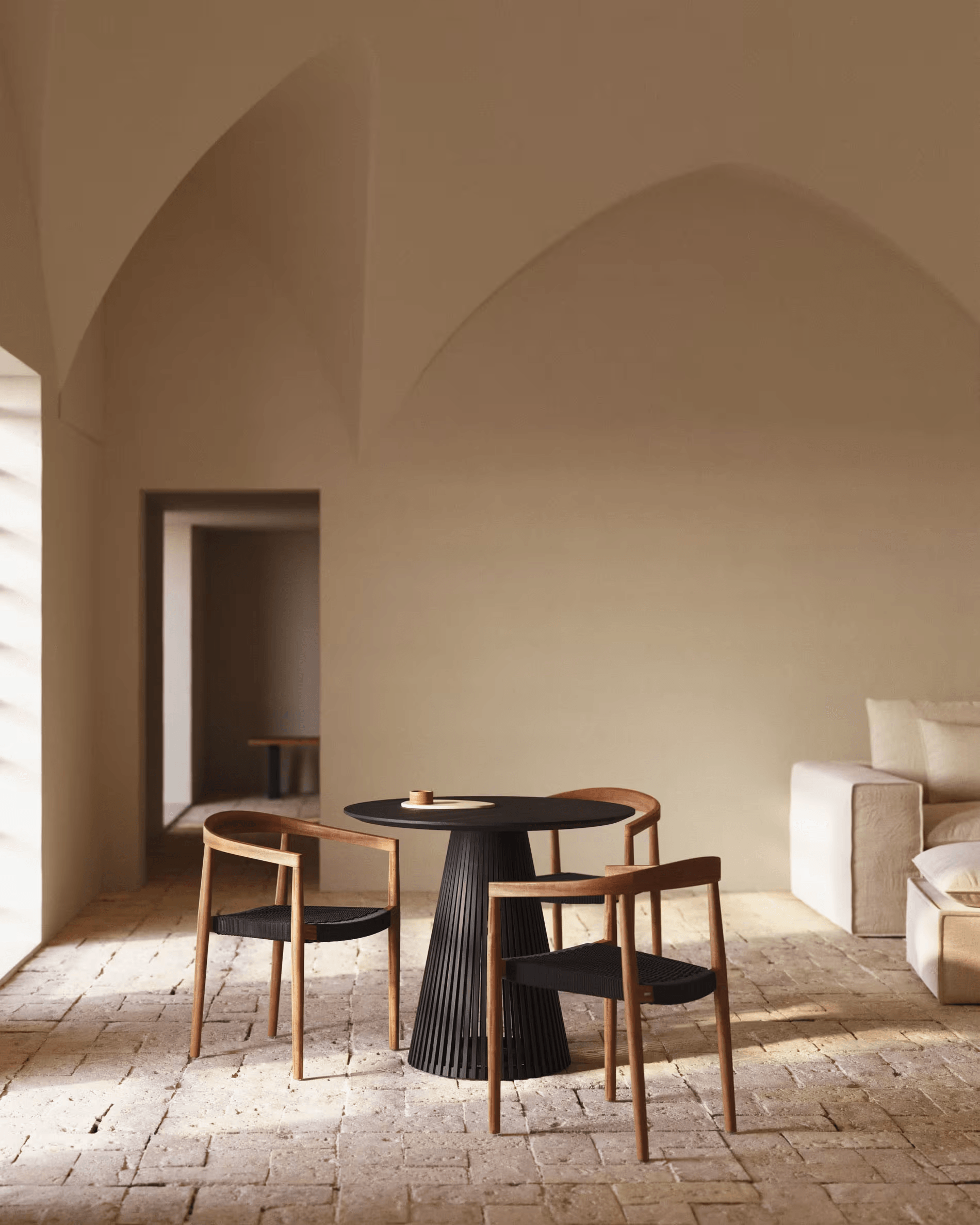 Stół JEANETTE czarne drewno tekowe La Forma    Eye on Design