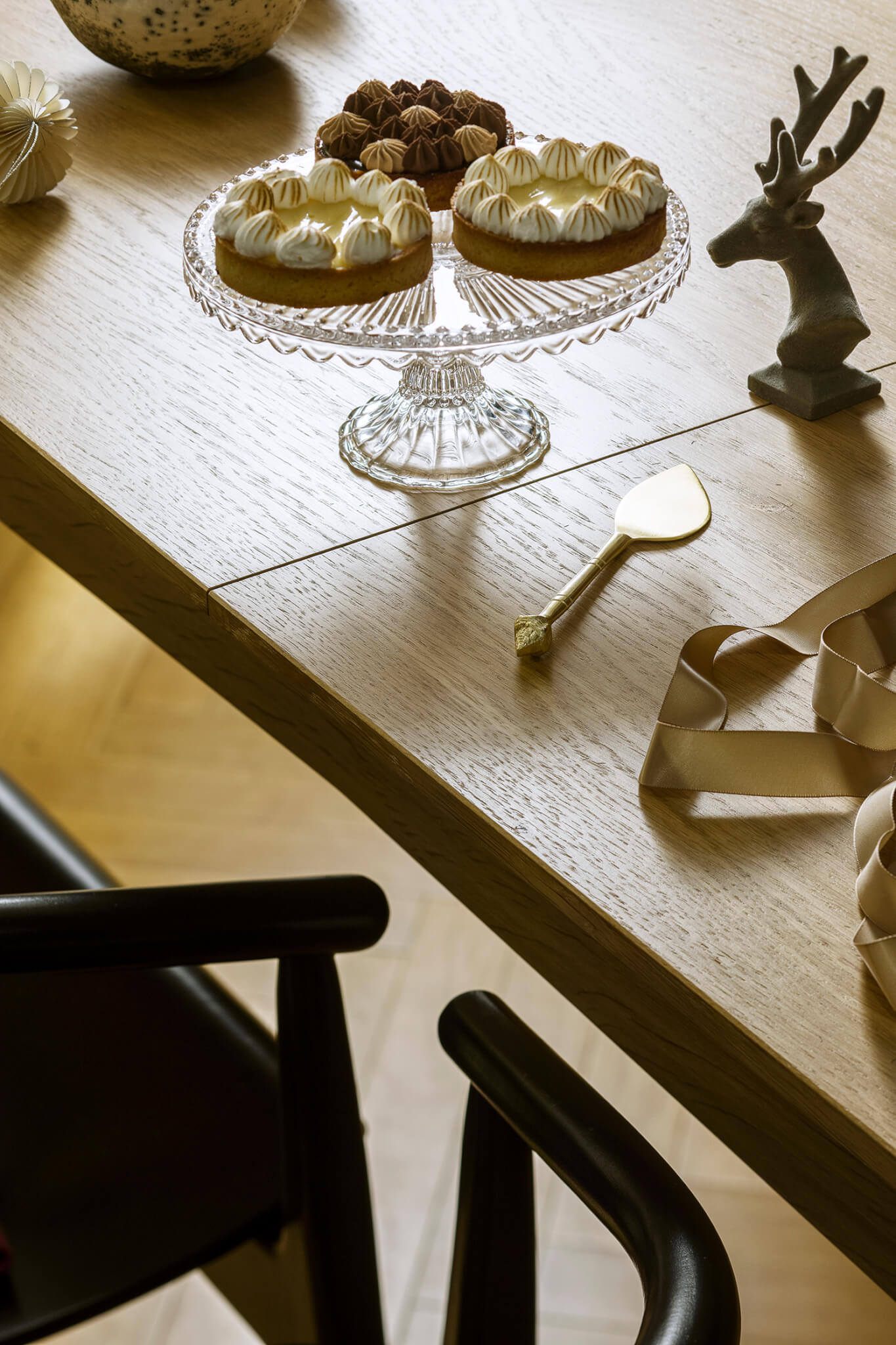 WIDEN extendable table black oak